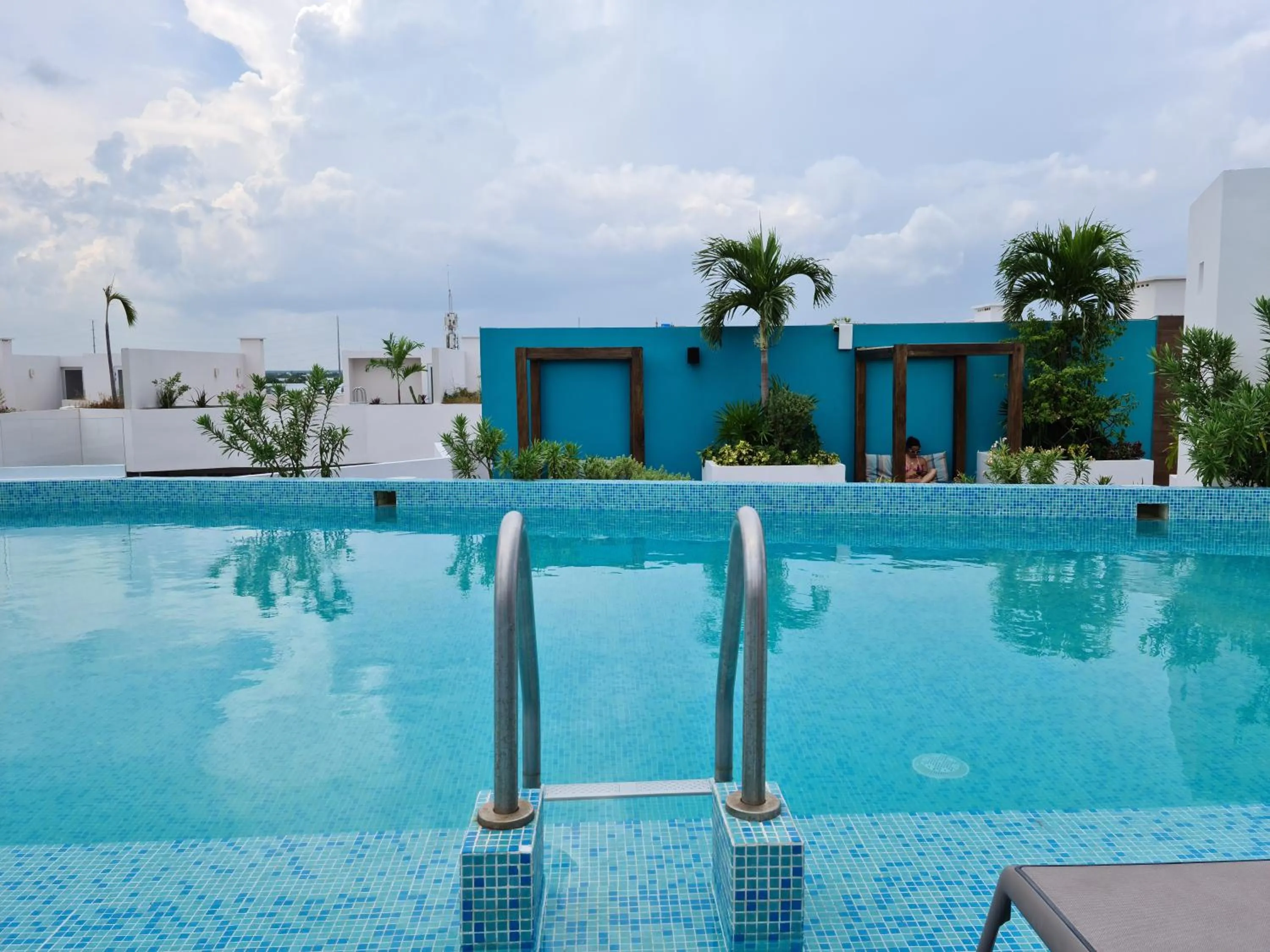 Swimming pool in The Gallery Condos Discover Playa del Carmen from The Gallery Condos steps to the beach