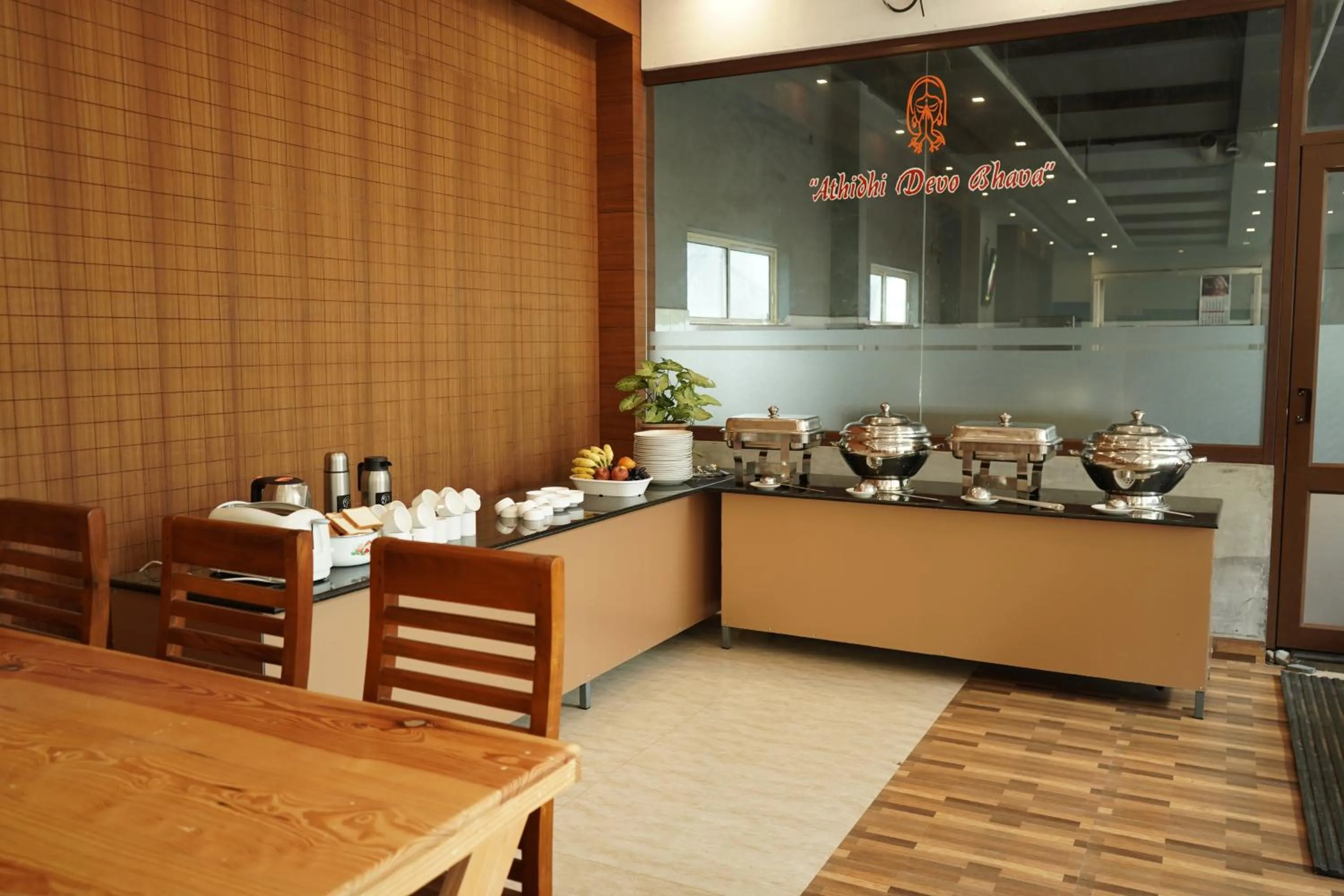 Restaurant/places to eat in The Patio Thekkady