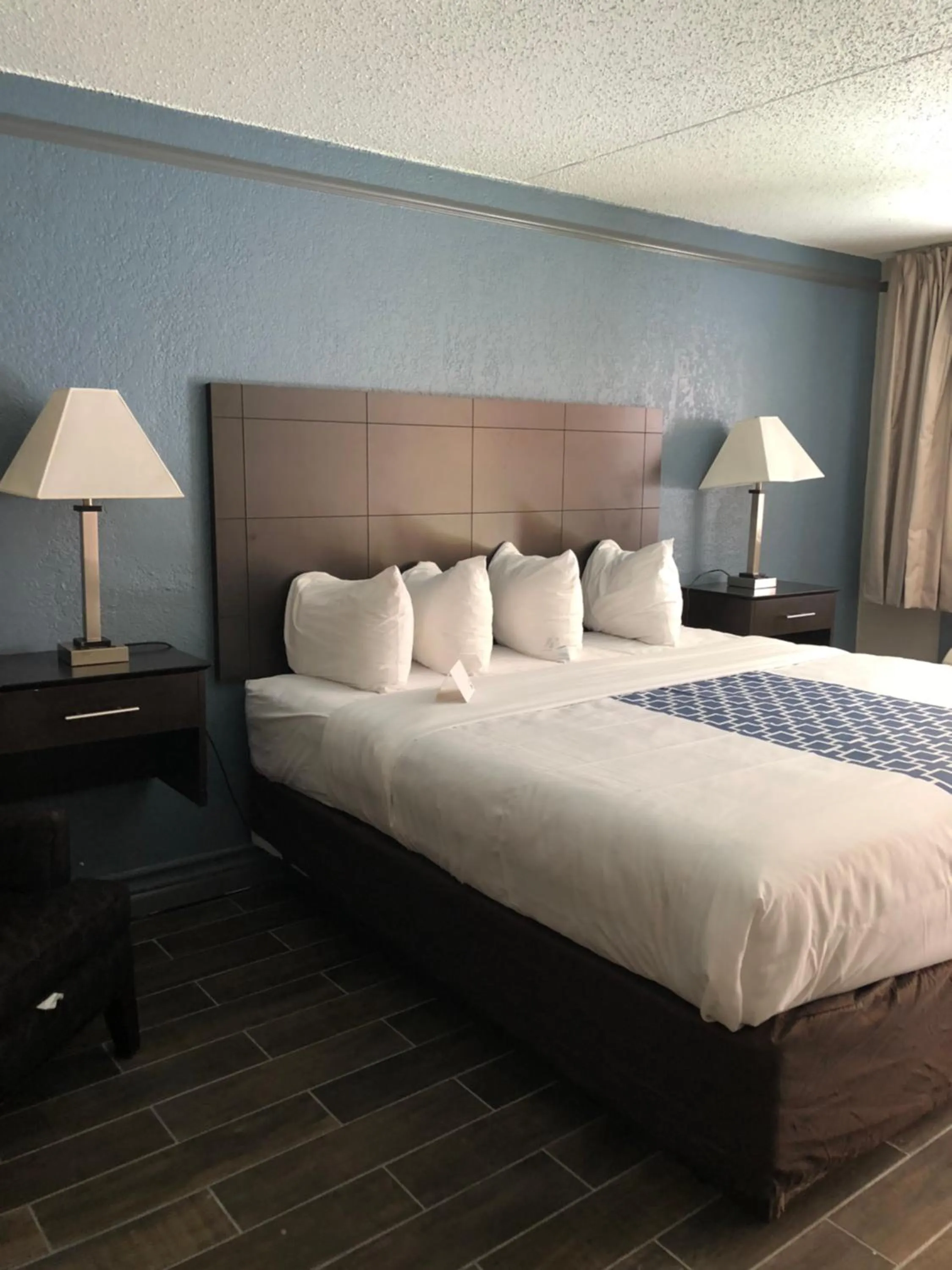 Bed in KINGS INN- Medical Downtown Midtown Memphis