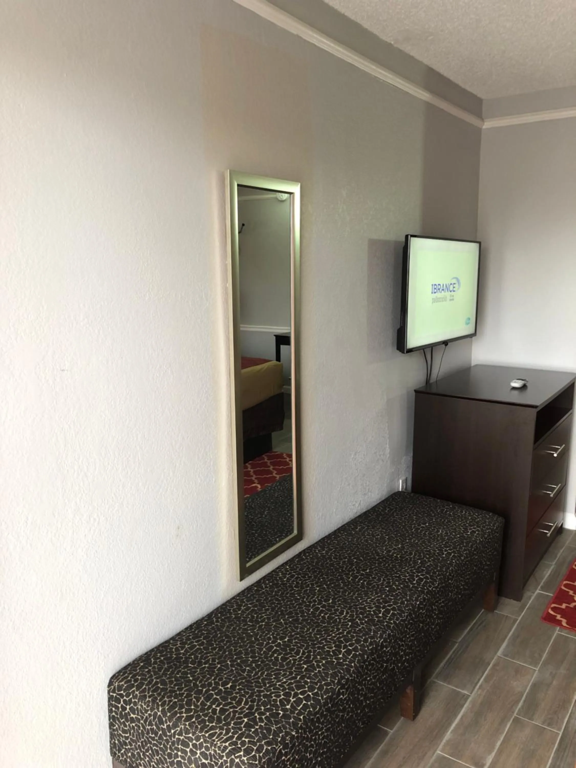 Bed in KINGS INN- Medical Downtown Midtown Memphis