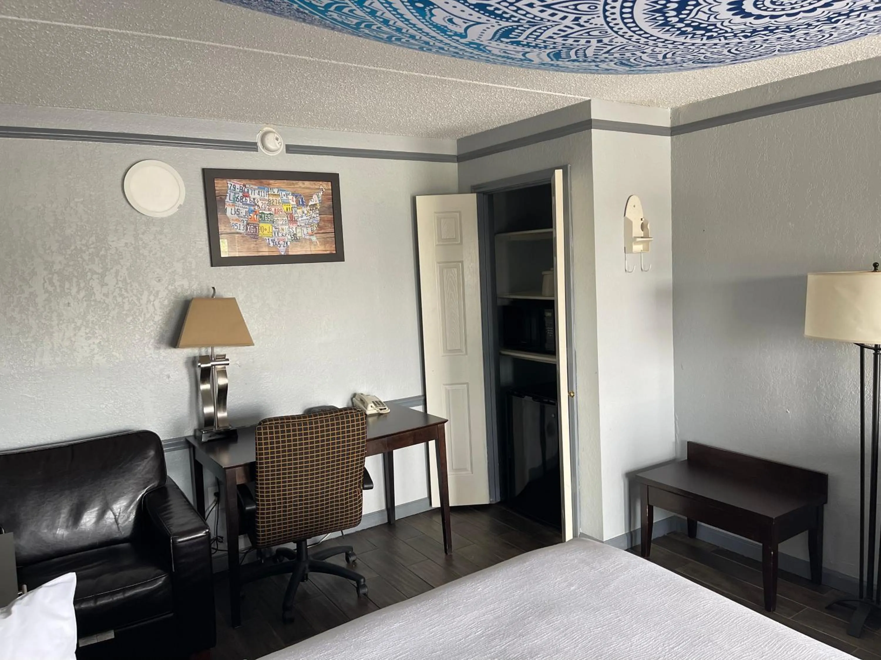 Bed in KINGS INN- Medical Downtown Midtown Memphis