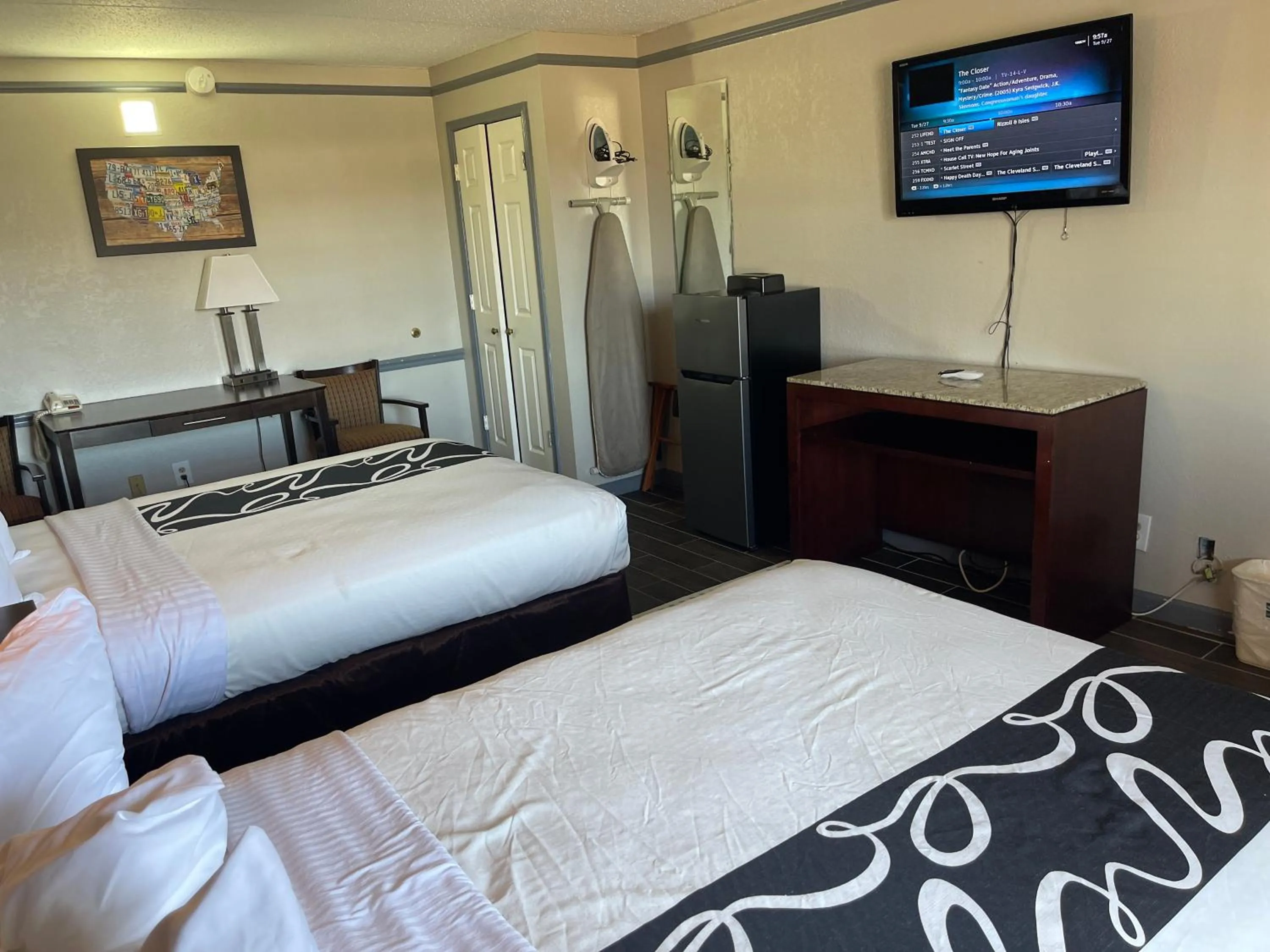 Bed in KINGS INN- Medical Downtown Midtown Memphis