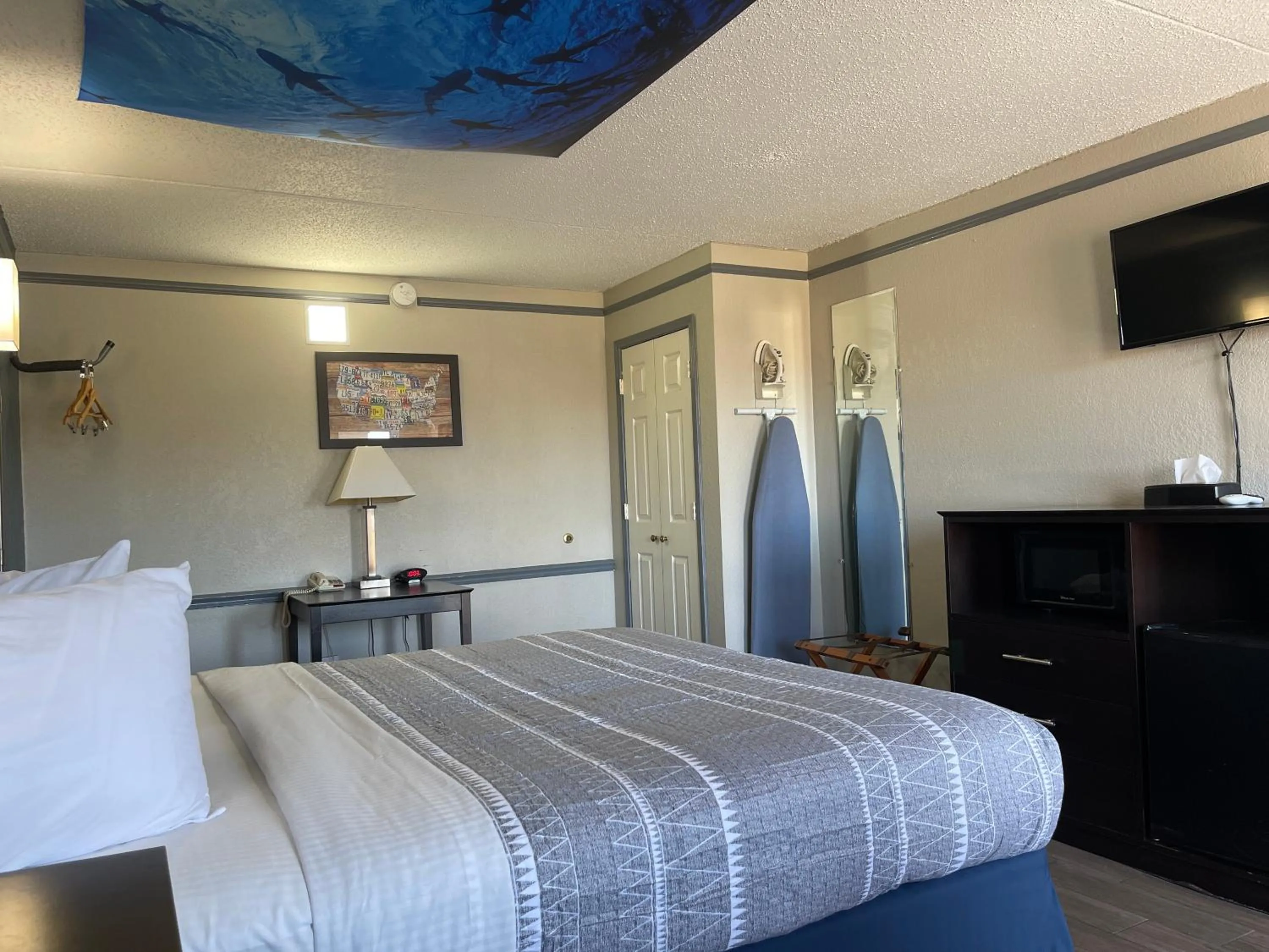 Bed in KINGS INN- Medical Downtown Midtown Memphis