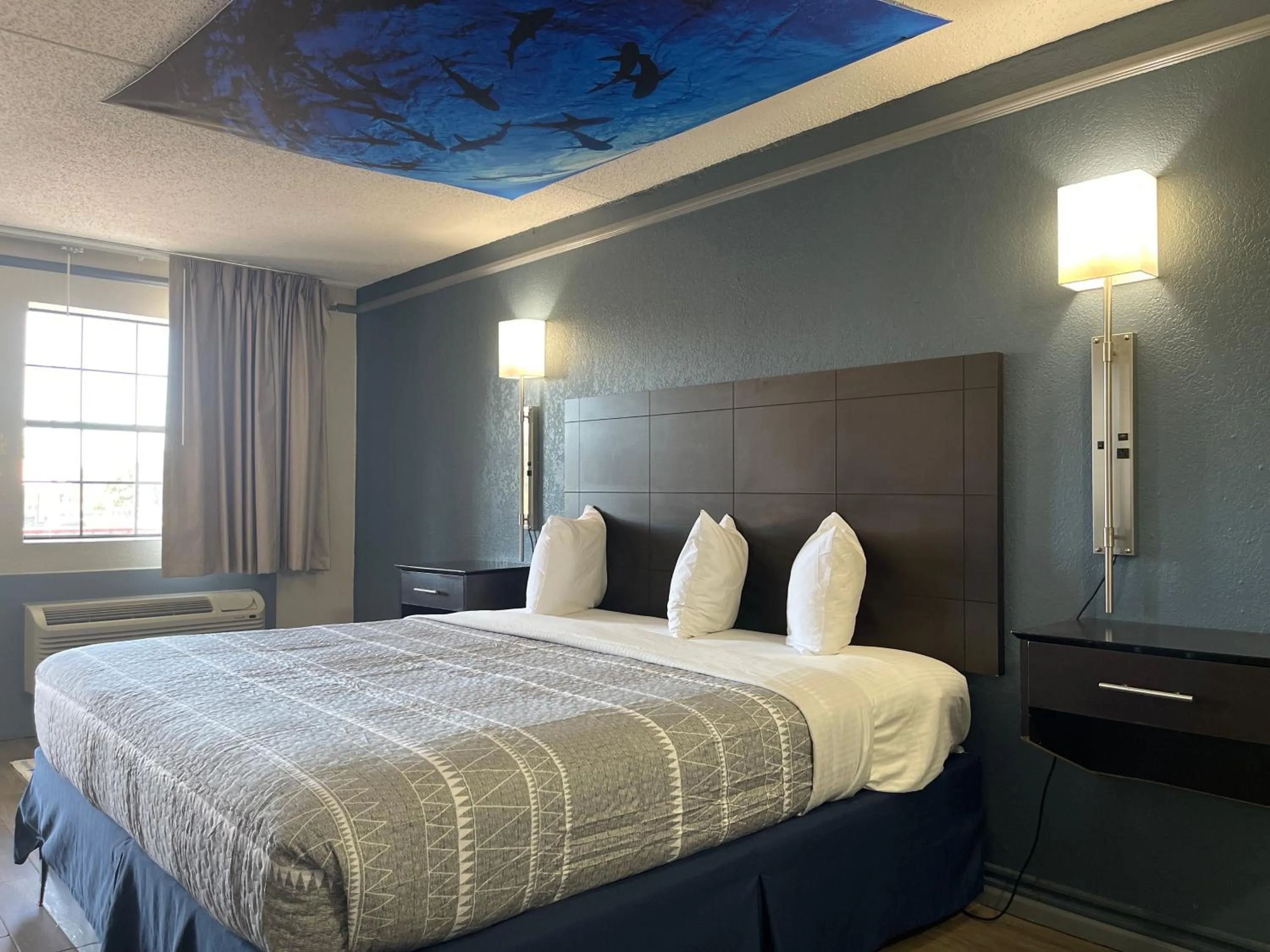 Bed in KINGS INN- Medical Downtown Midtown Memphis