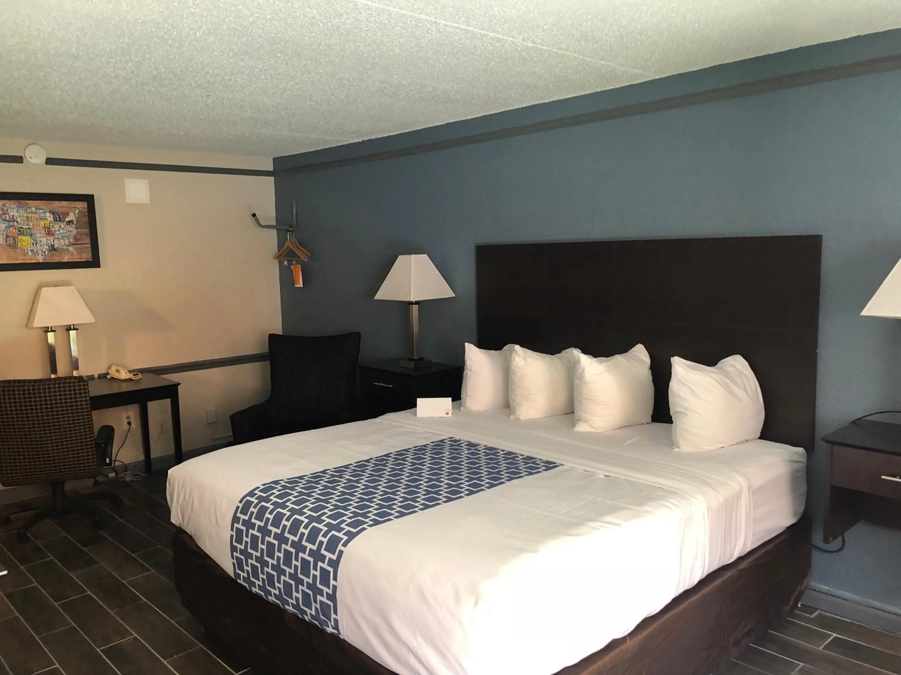 Bed in KINGS INN- Medical Downtown Midtown Memphis