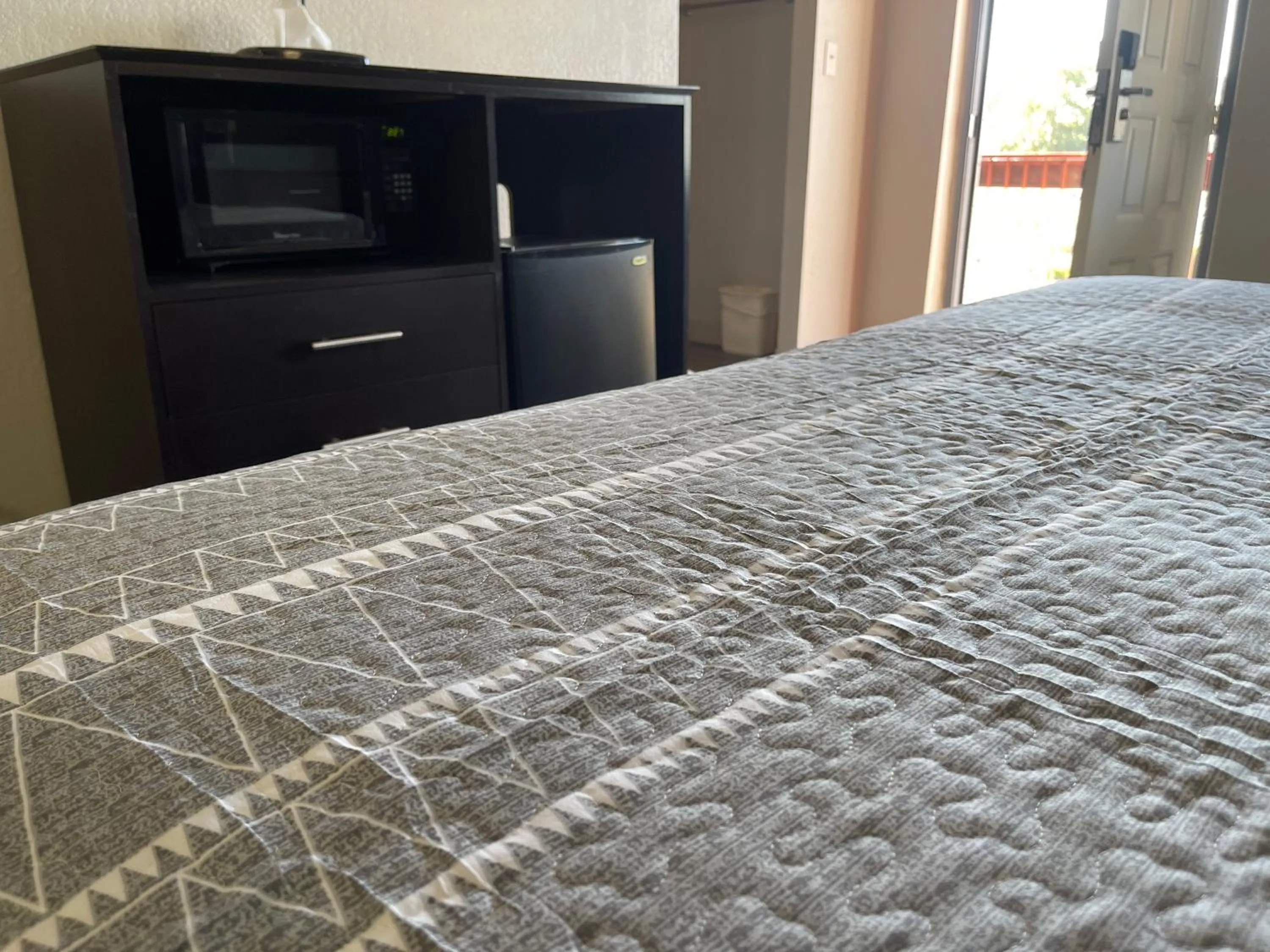 Bed in KINGS INN- Medical Downtown Midtown Memphis