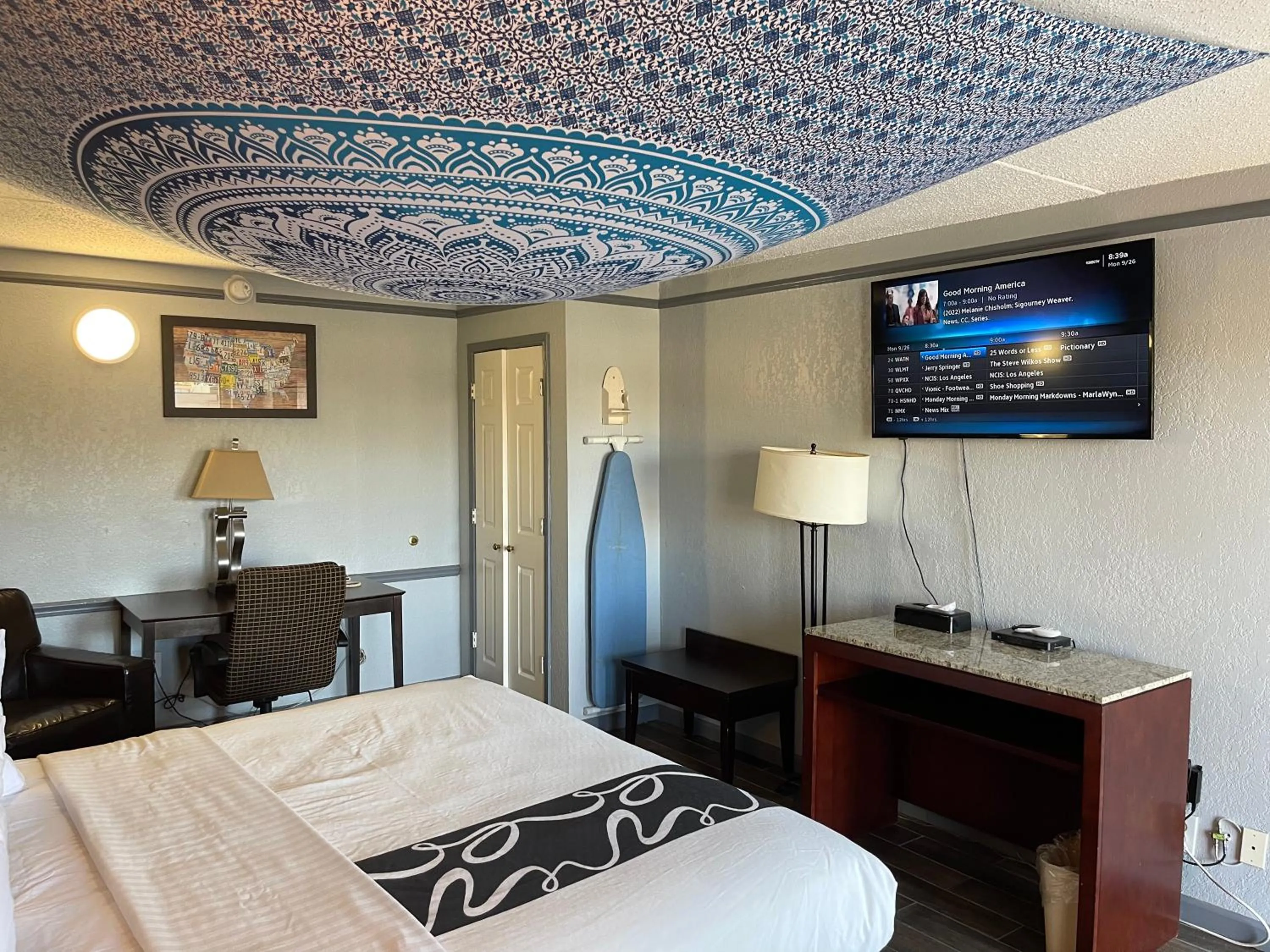 Bed in KINGS INN- Medical Downtown Midtown Memphis