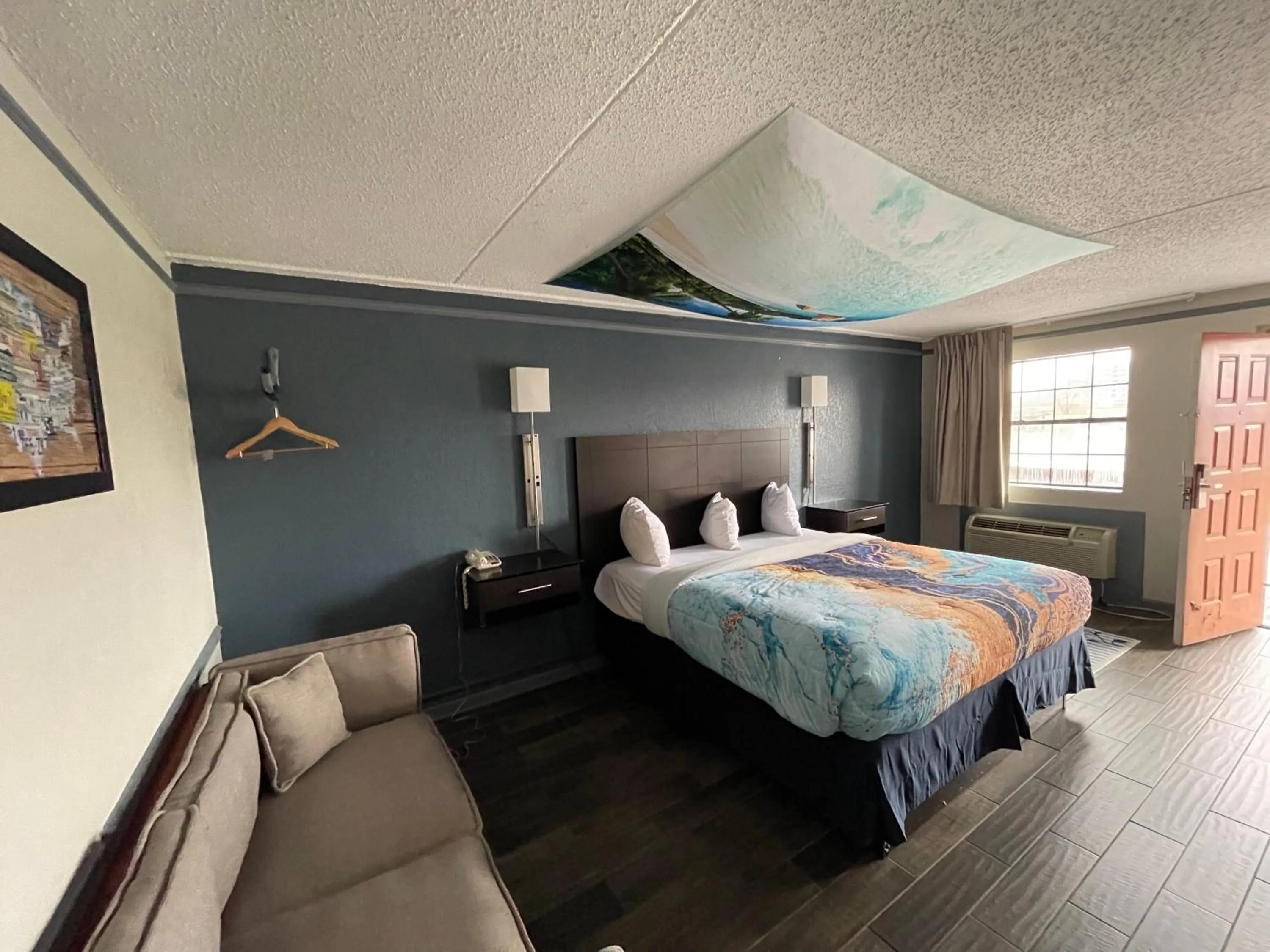 Bed in KINGS INN- Medical Downtown Midtown Memphis