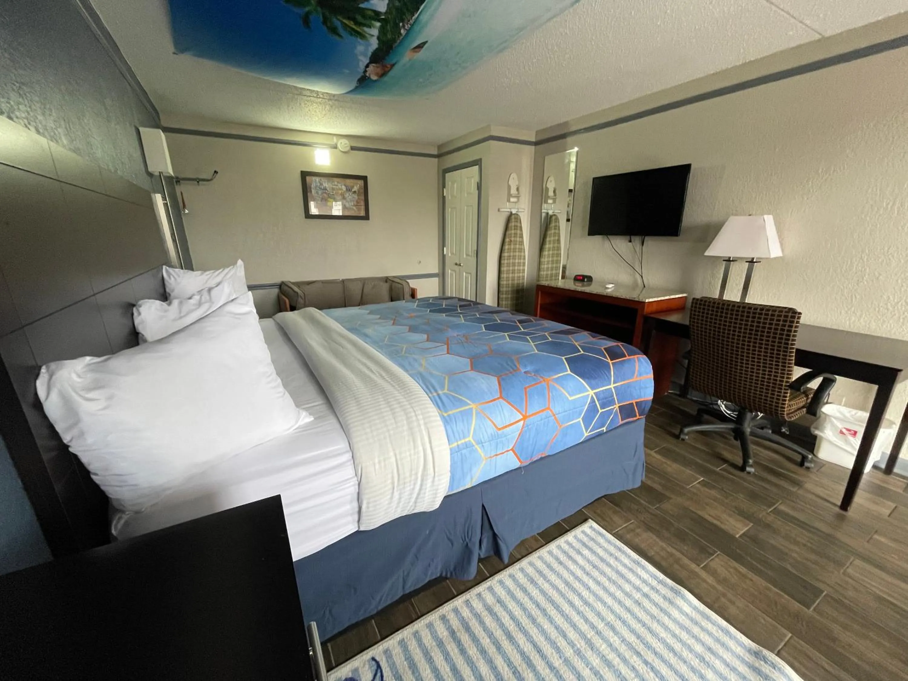 Bed in KINGS INN- Medical Downtown Midtown Memphis