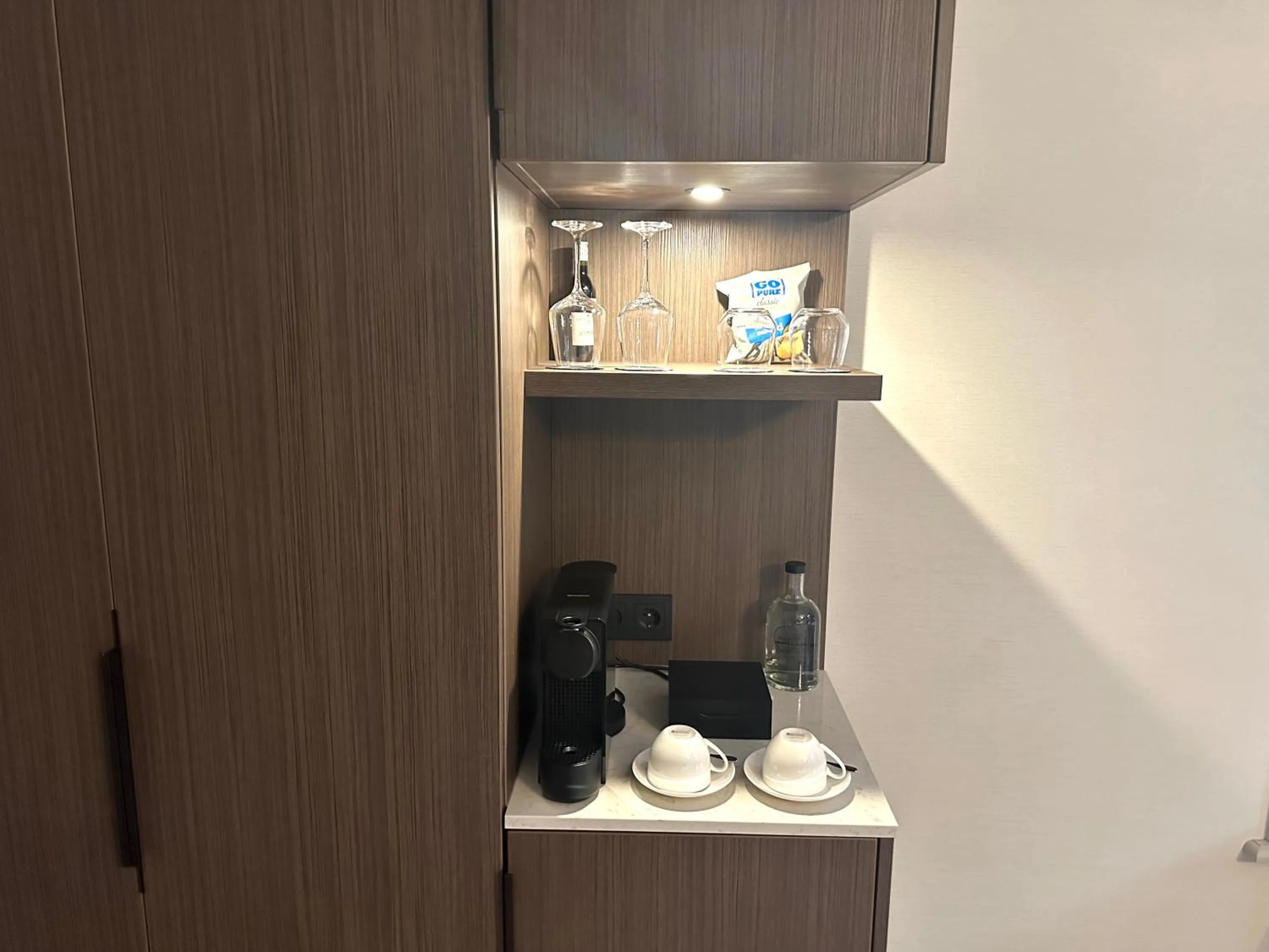 Coffee/tea facilities in Hotel Flora Batava
