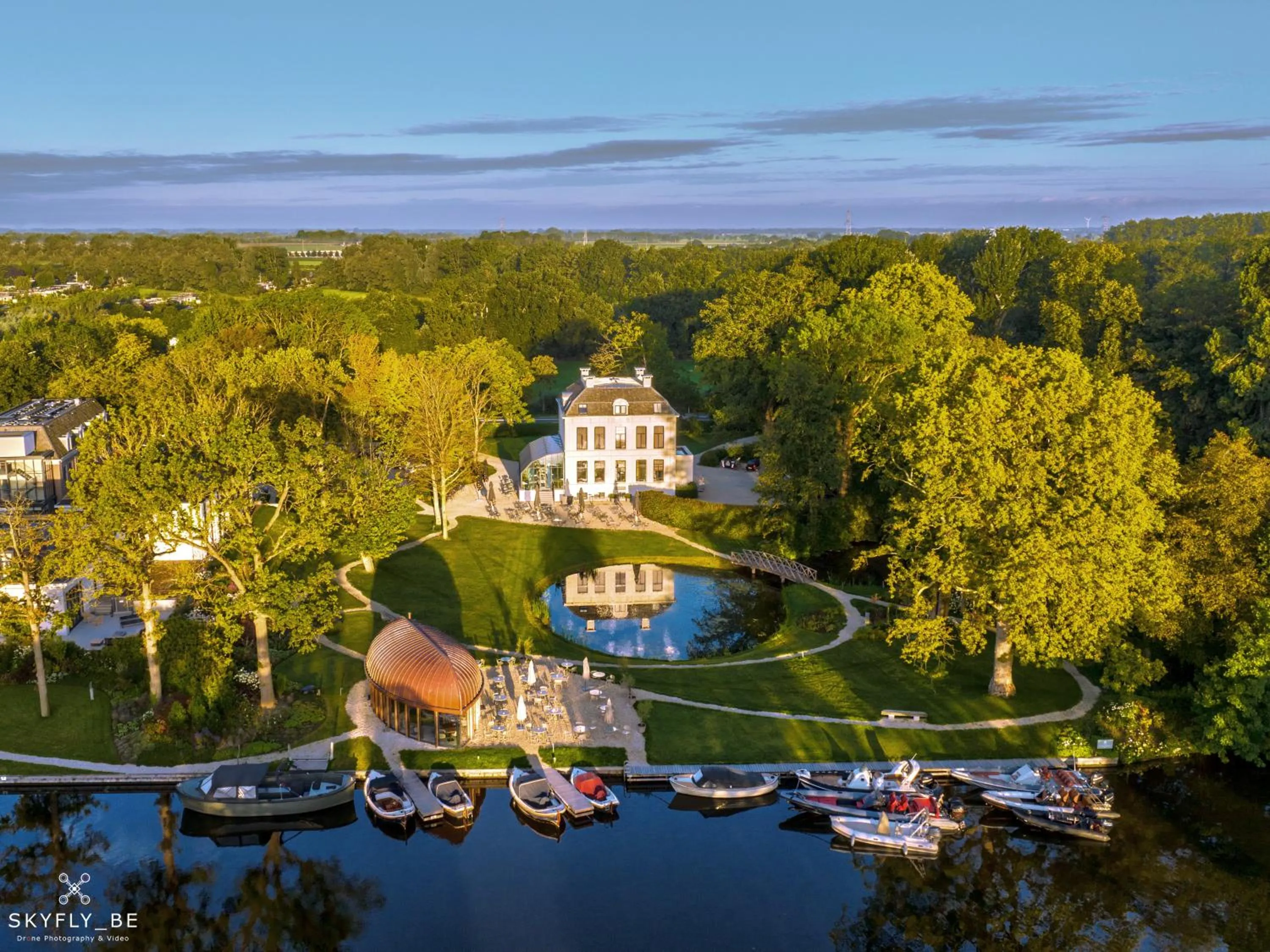 Property building in Hotel Flora Batava