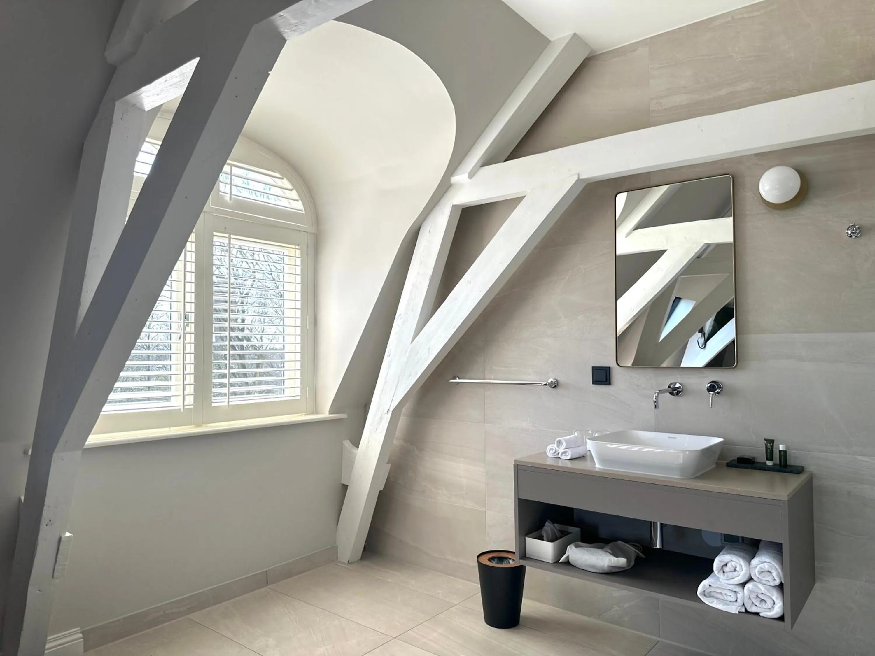 Bathroom in Hotel Flora Batava