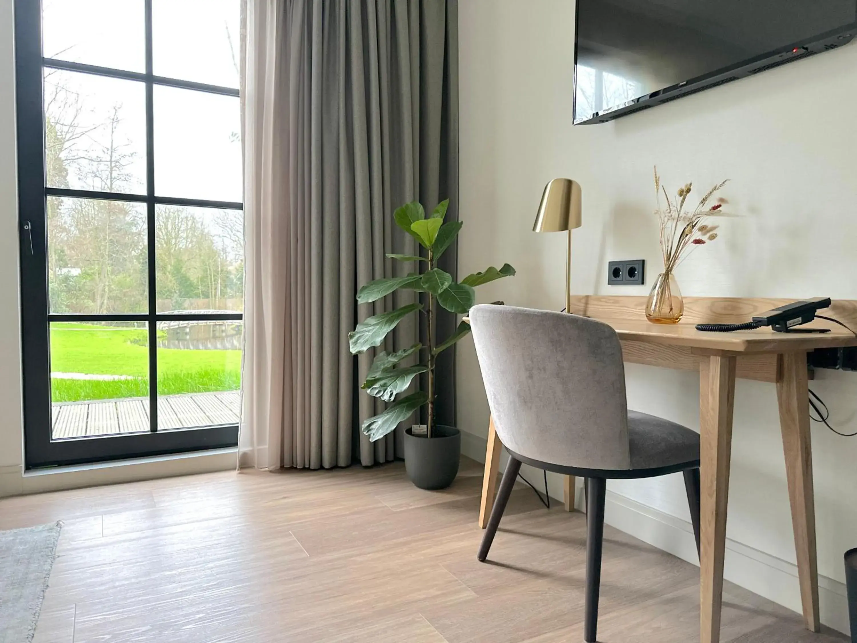 Comfort Twin Room in Hotel Flora Batava Comfort Twin Room in Hotel Flora Batava