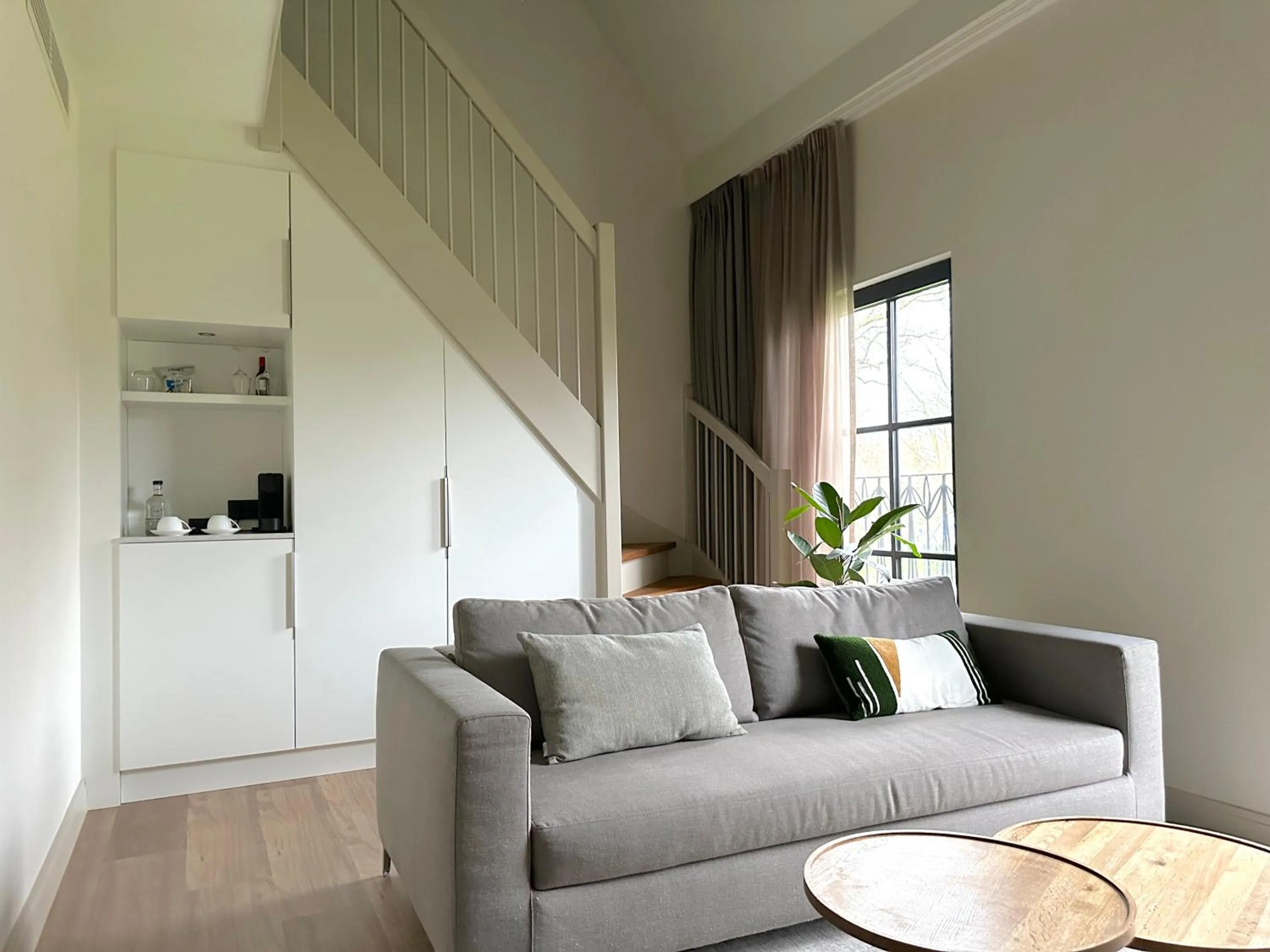 Seating area in Hotel Flora Batava