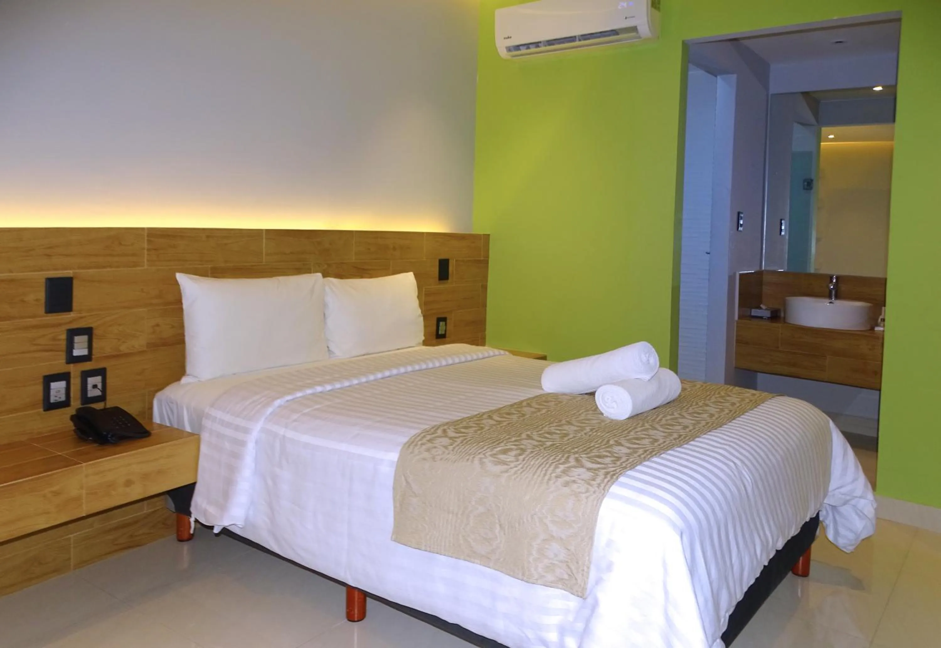 Photo of the whole room, Bed in Hotel Kavia Plus