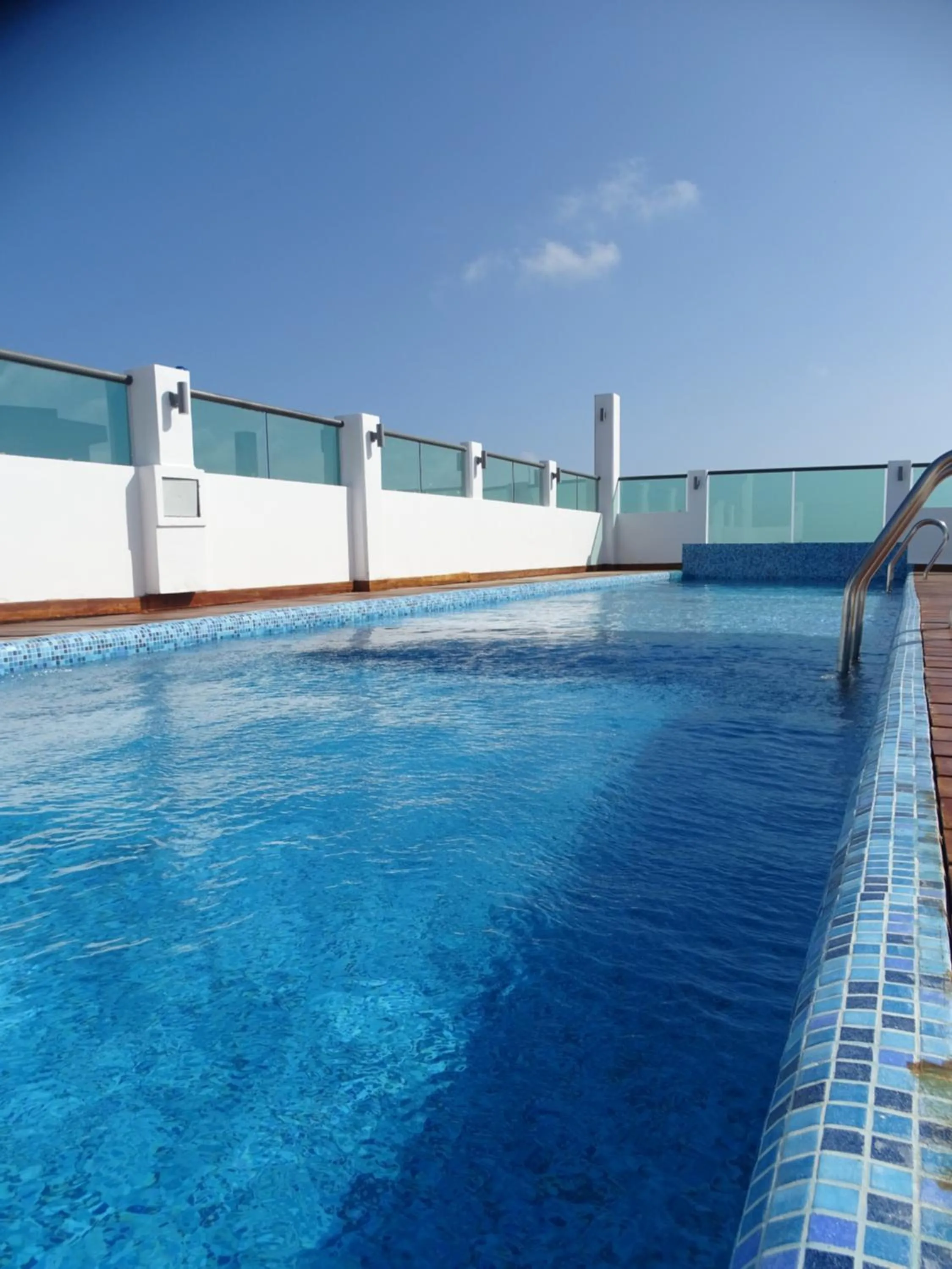 Swimming pool in Hotel Kavia Plus