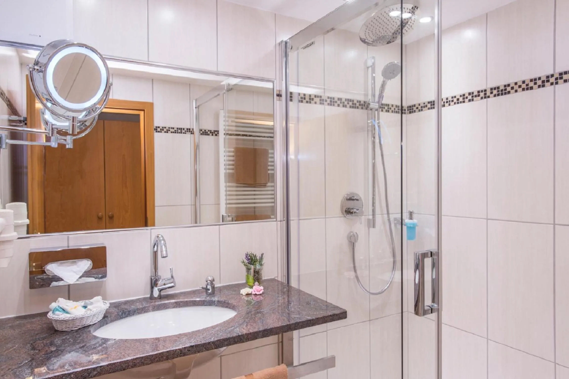 Shower in Hotel Alpspitz B&B