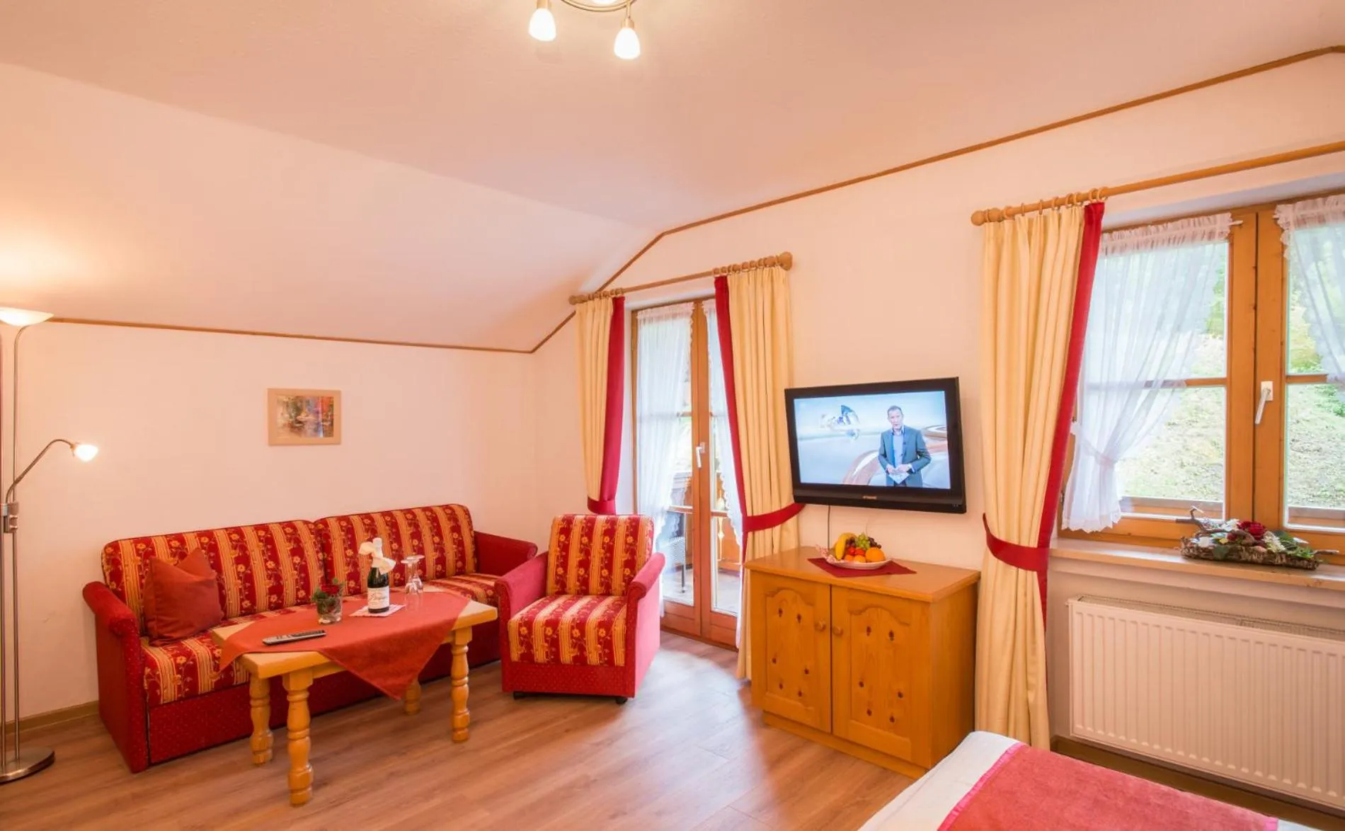 TV and multimedia in Hotel Alpspitz B&B