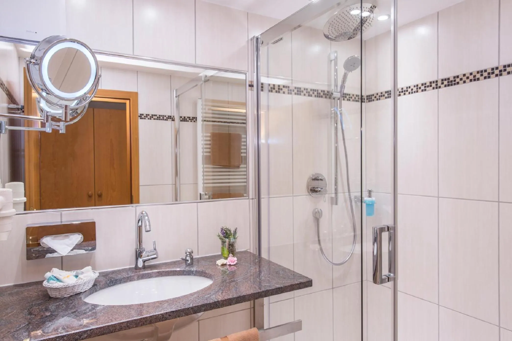 Shower in Hotel Alpspitz B&B