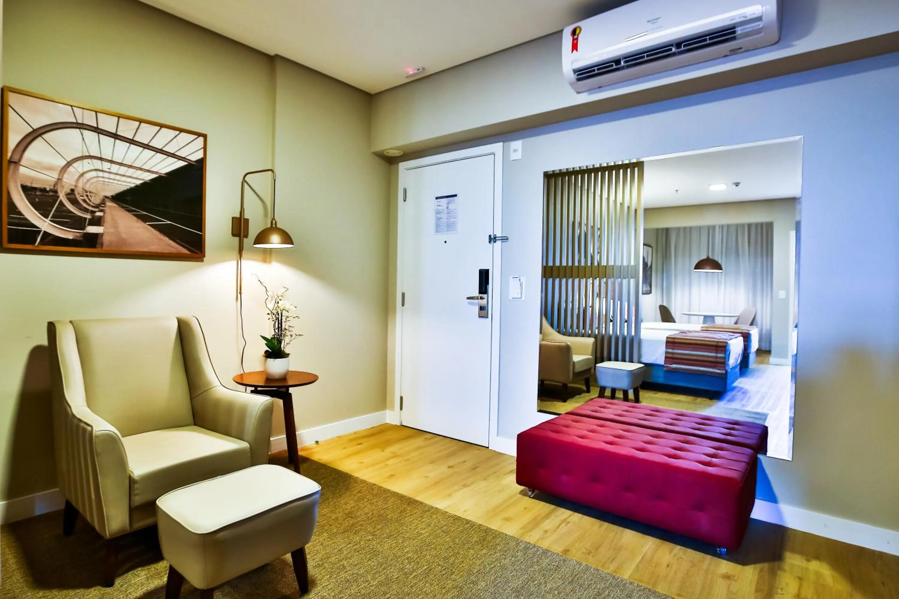 Seating area, Bed in Comfort Suites São José do Rio Preto