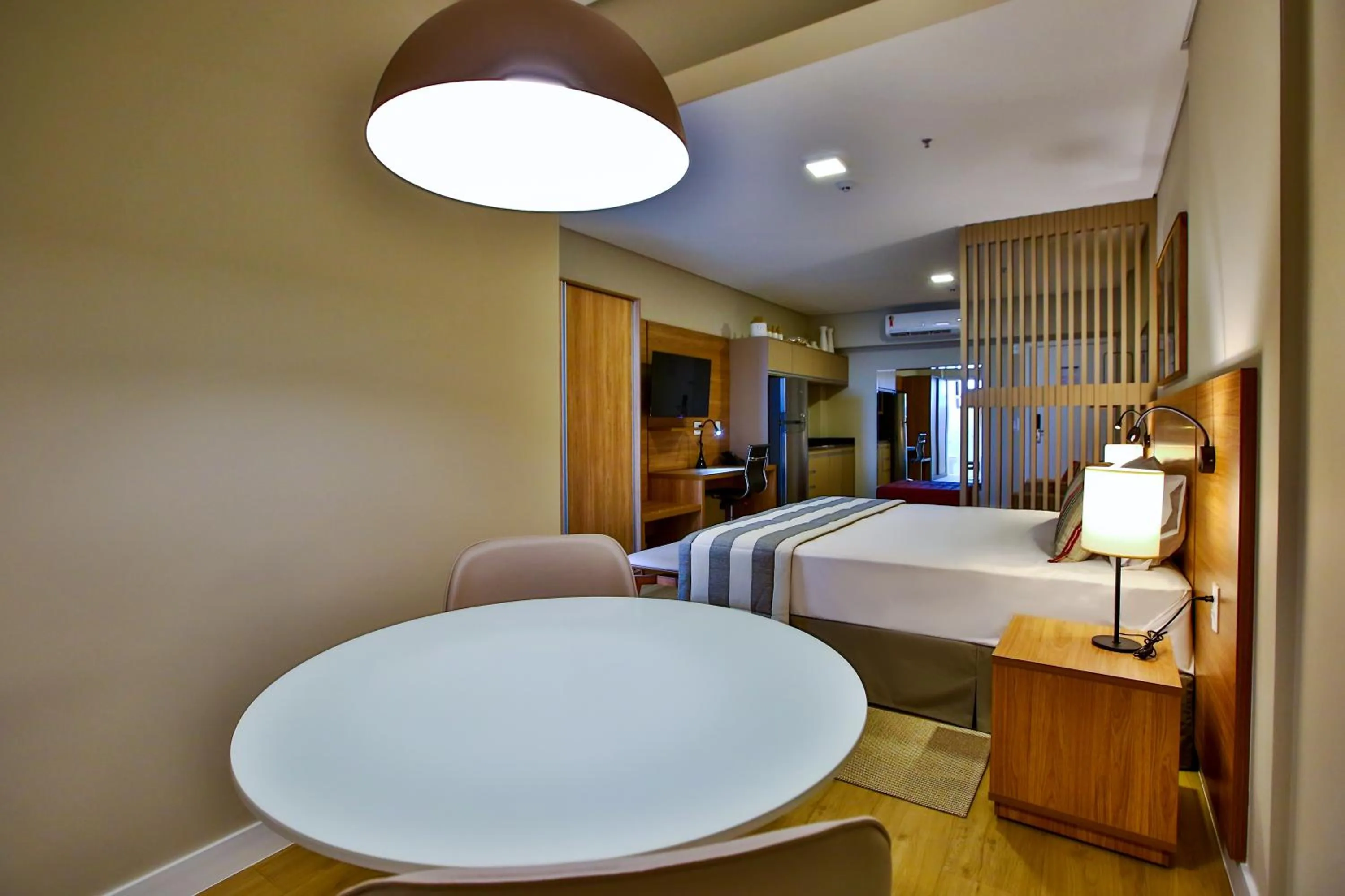 Dining area, Bed in Comfort Suites São José do Rio Preto