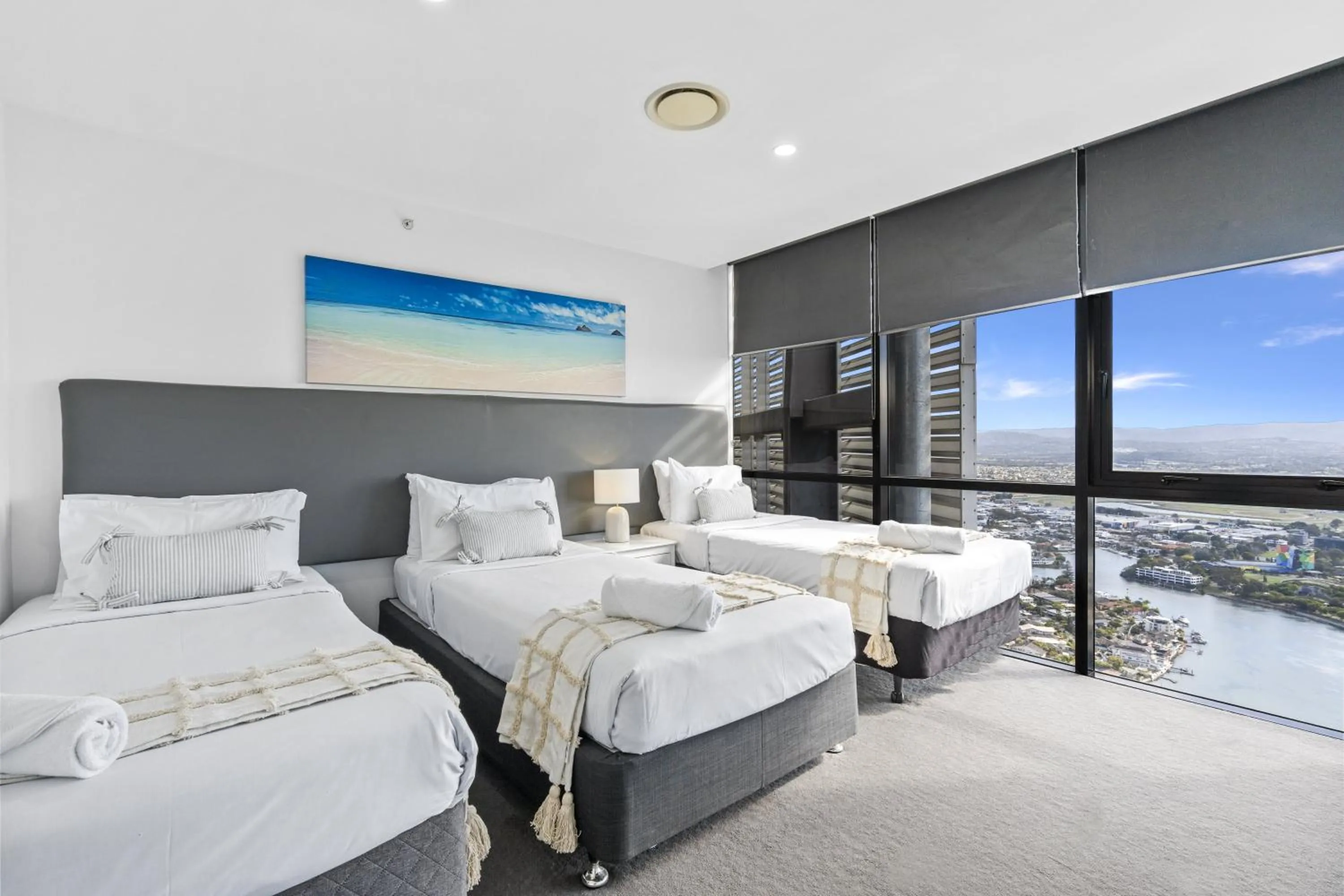 Bedroom, Bed in Circle on Cavill - QStay