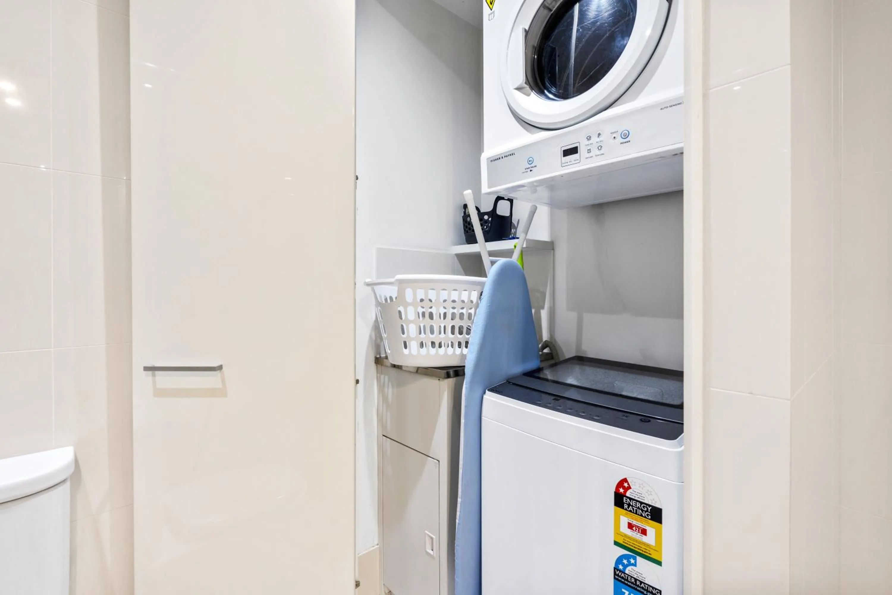 washing machine in Circle on Cavill - QStay