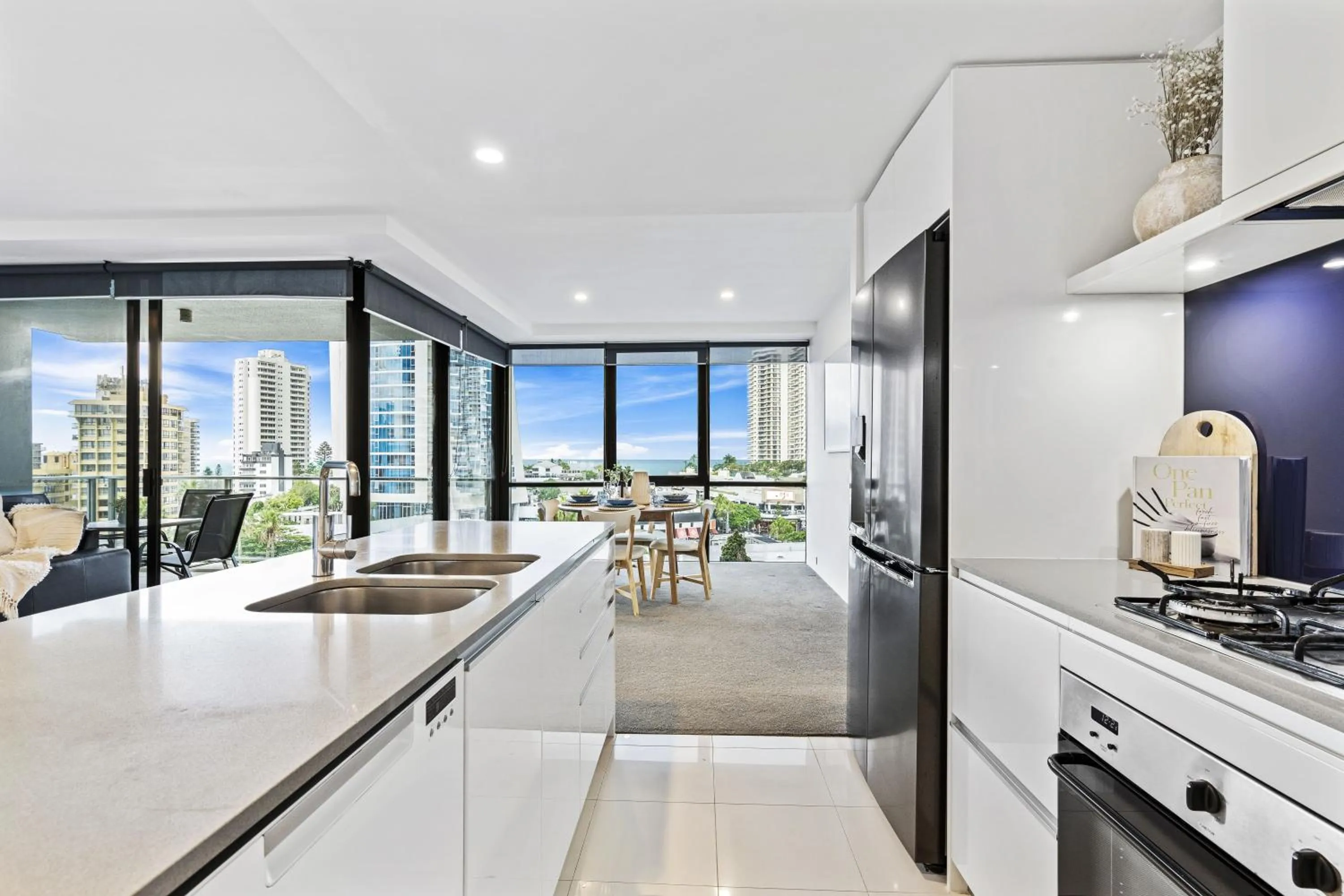 Kitchen or kitchenette in Circle on Cavill - QStay