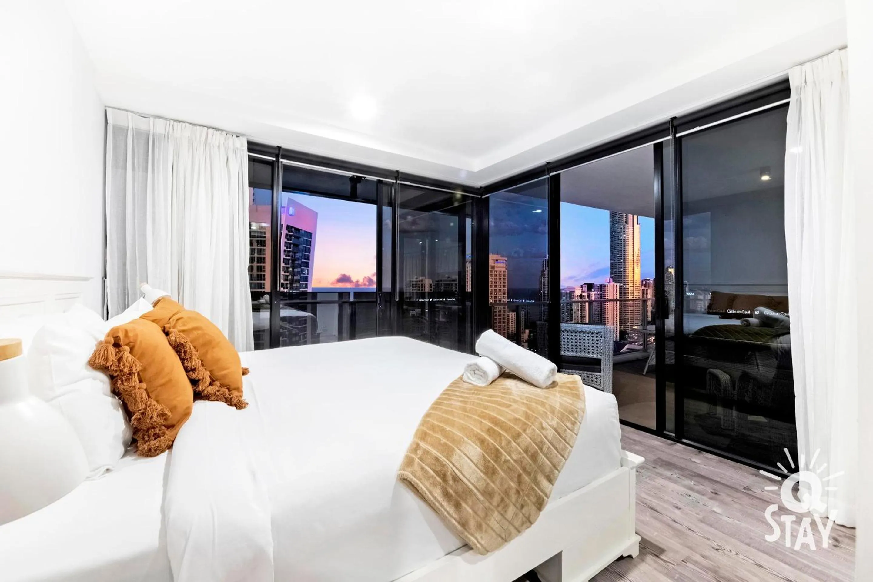 Bedroom in Circle on Cavill - QStay