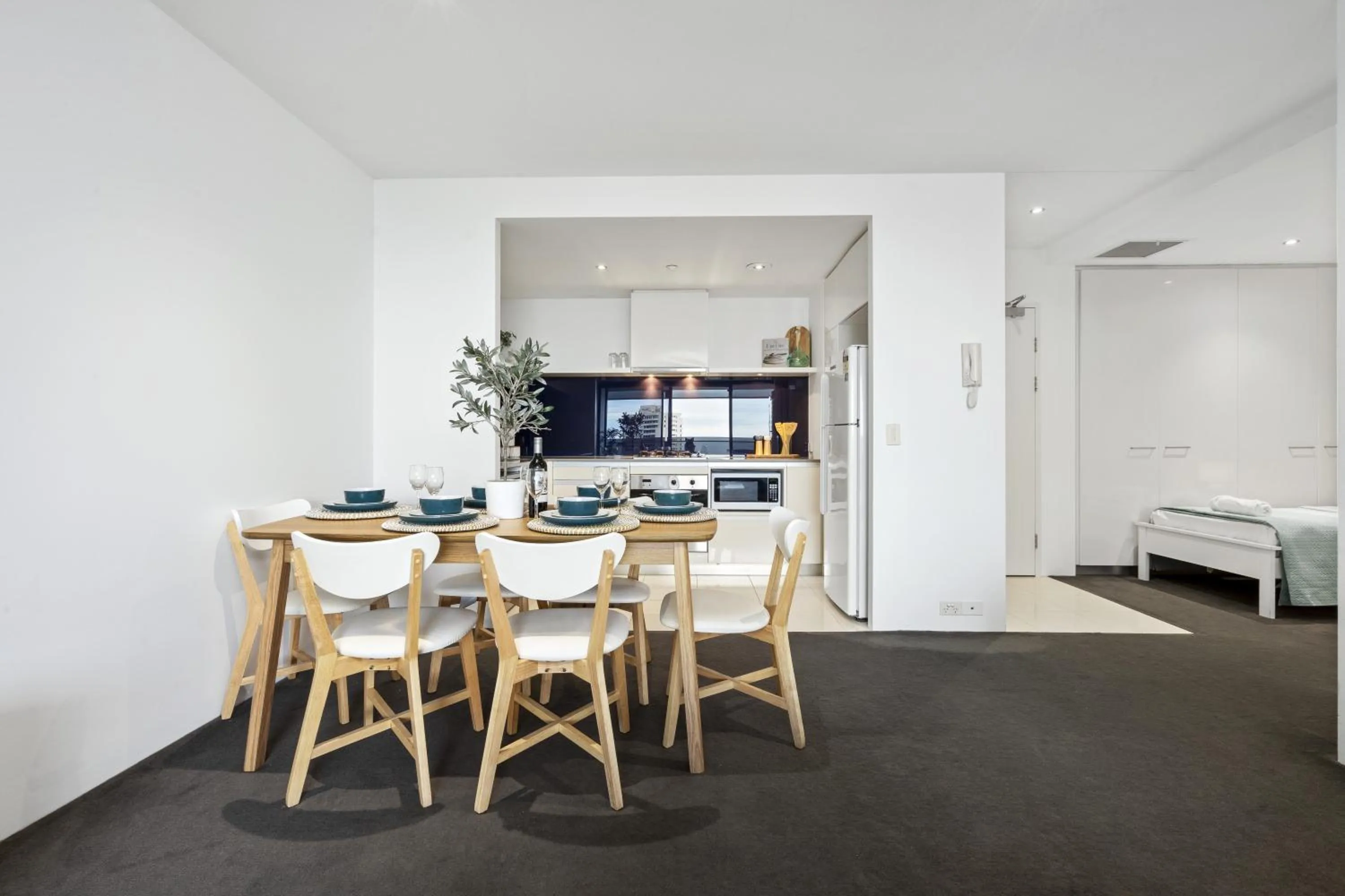 Dining area in Circle on Cavill - QStay