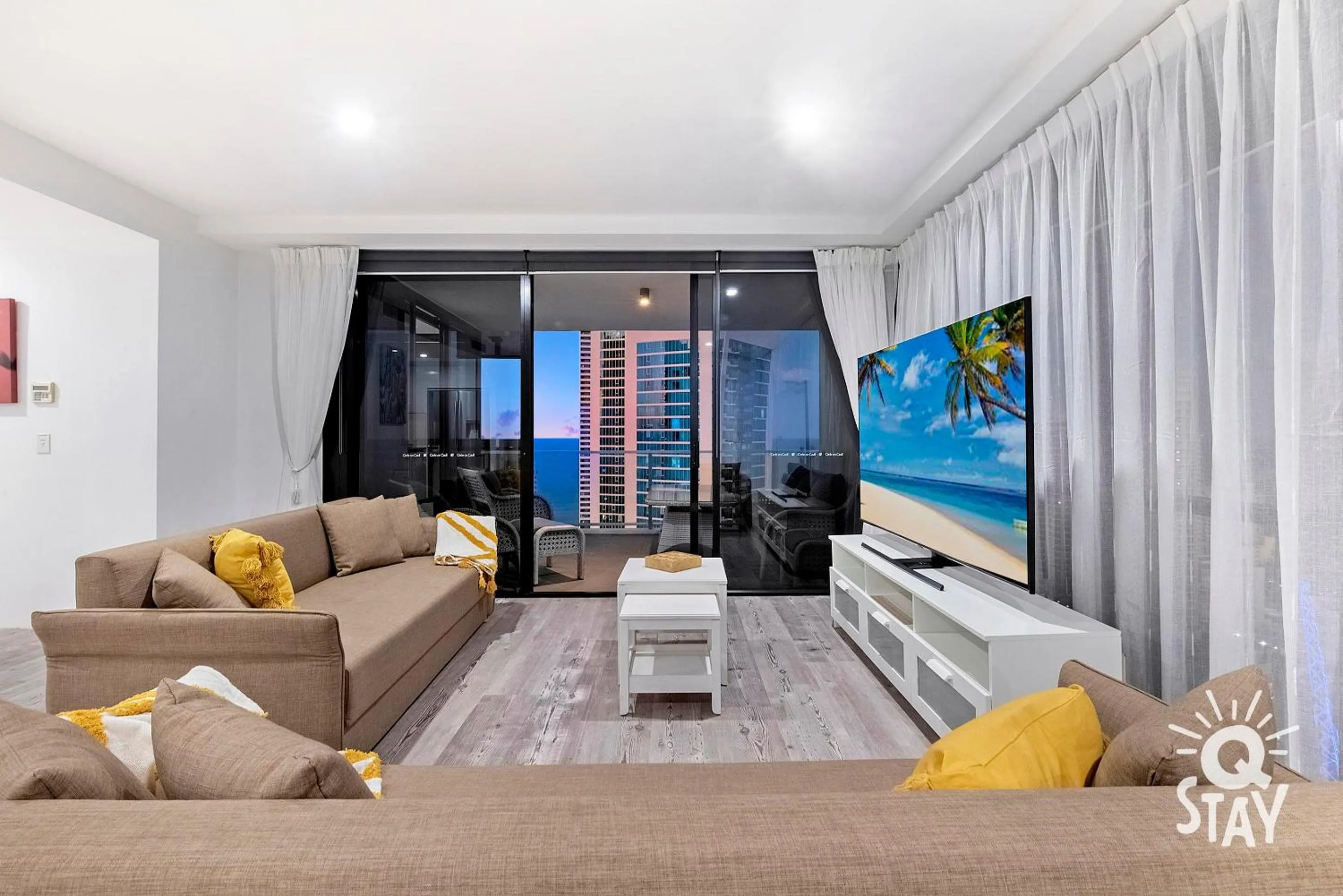 Living room in Circle on Cavill - QStay