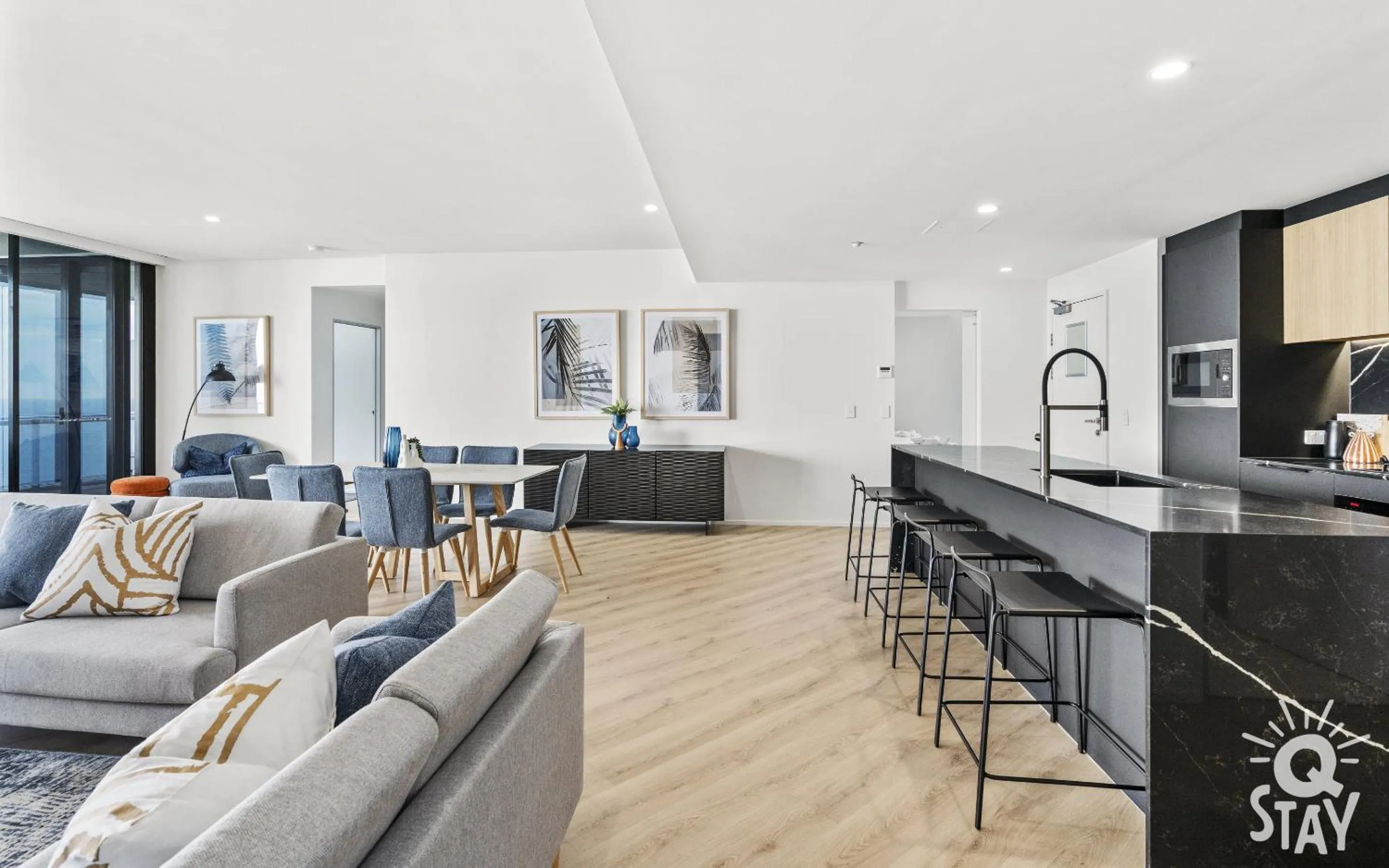 Living room in Circle on Cavill - QStay