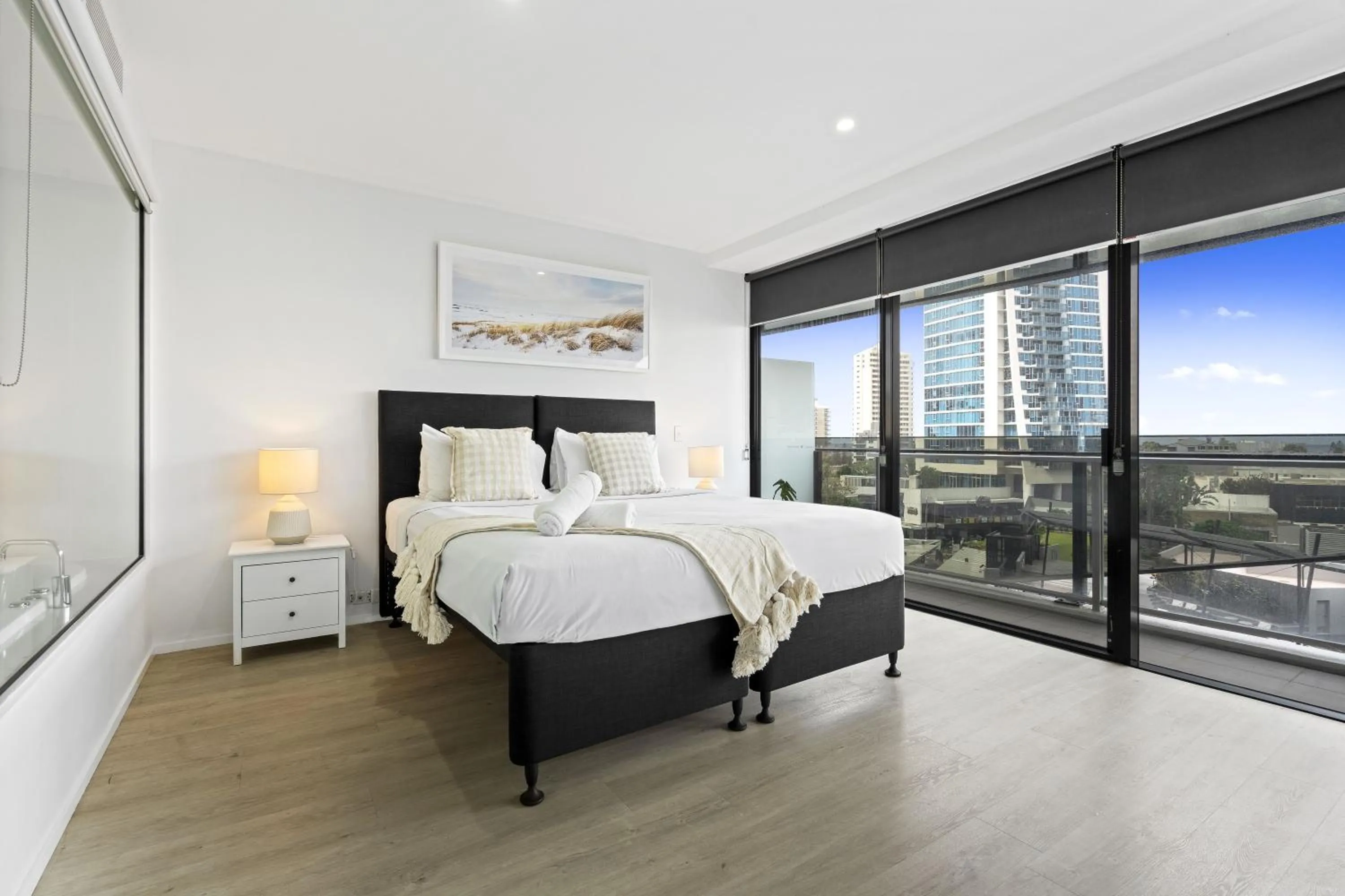 Bedroom, Bed in Circle on Cavill - QStay