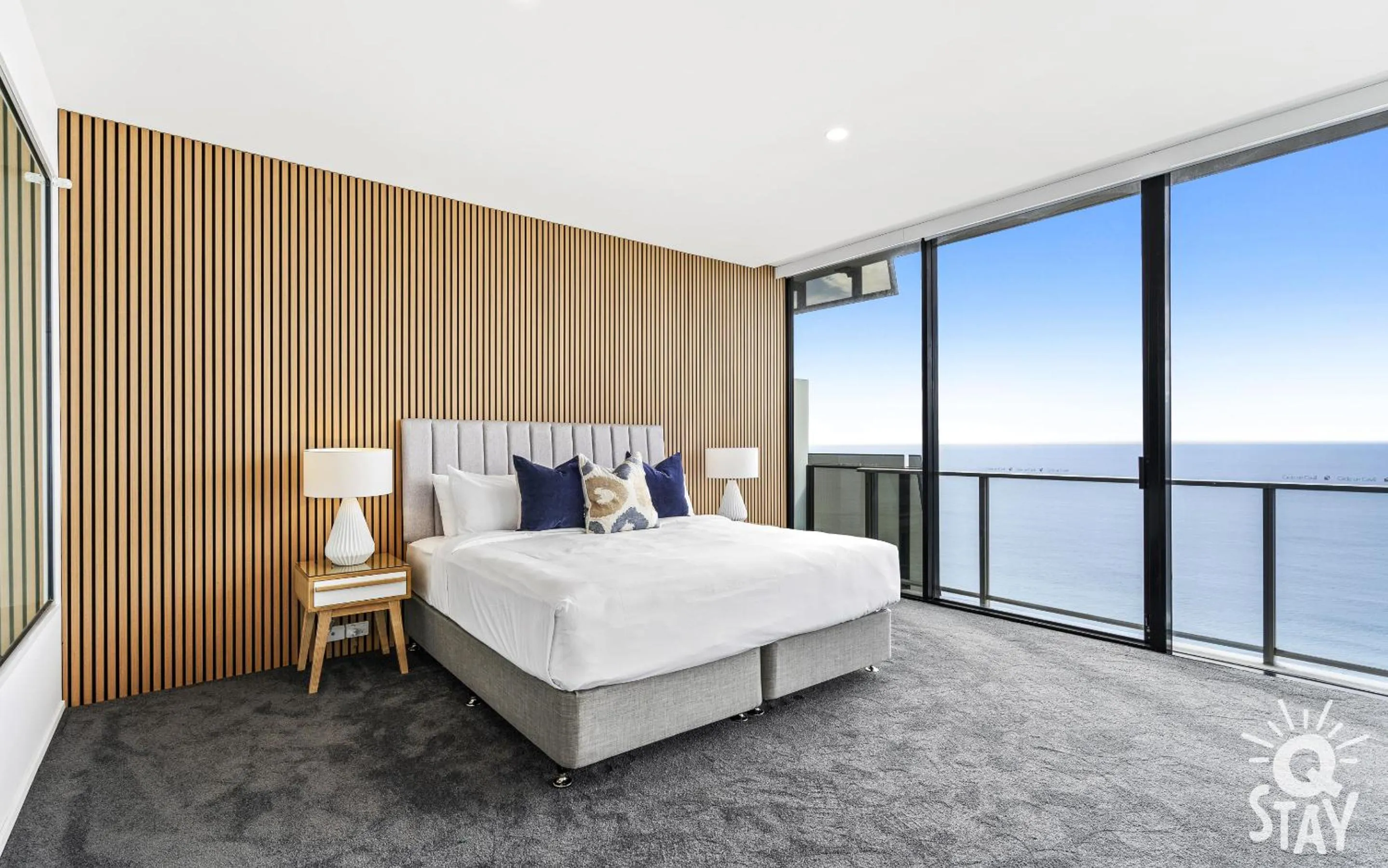 Bedroom, Bed in Circle on Cavill - QStay