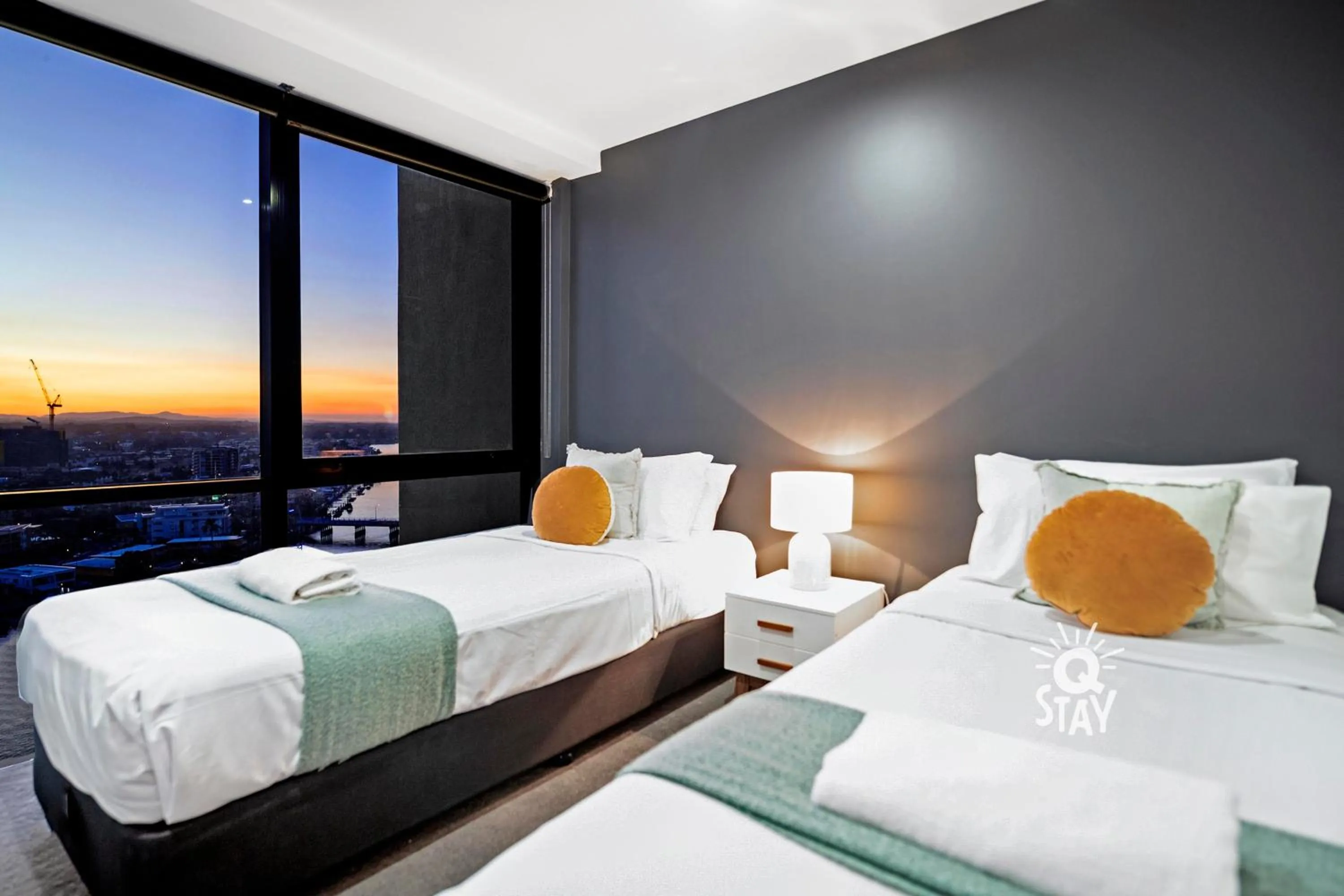 Bedroom, Bed in Circle on Cavill - QStay