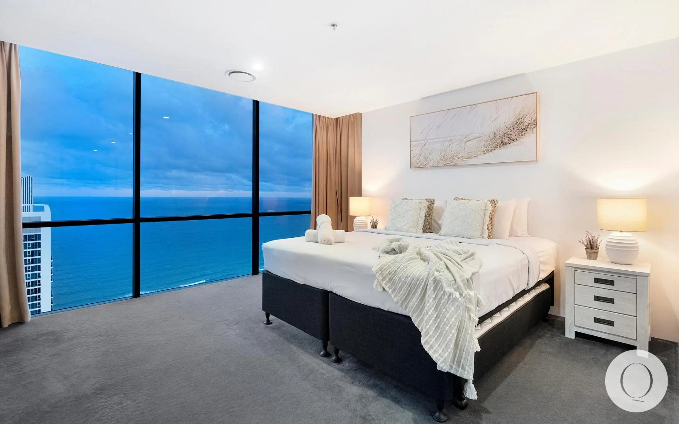 Bedroom, Bed in Circle on Cavill - QStay