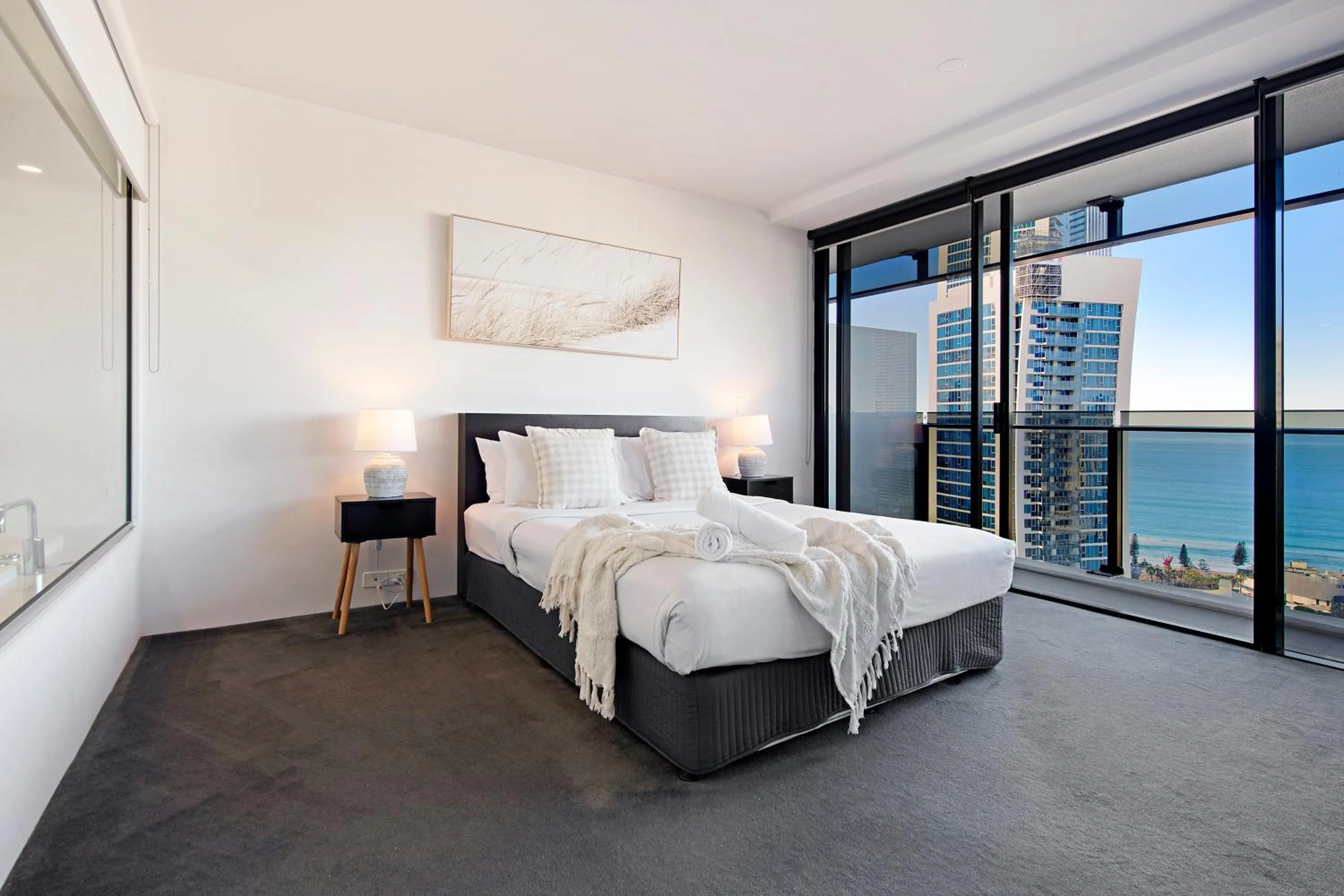 Bedroom, Bed in Circle on Cavill - QStay