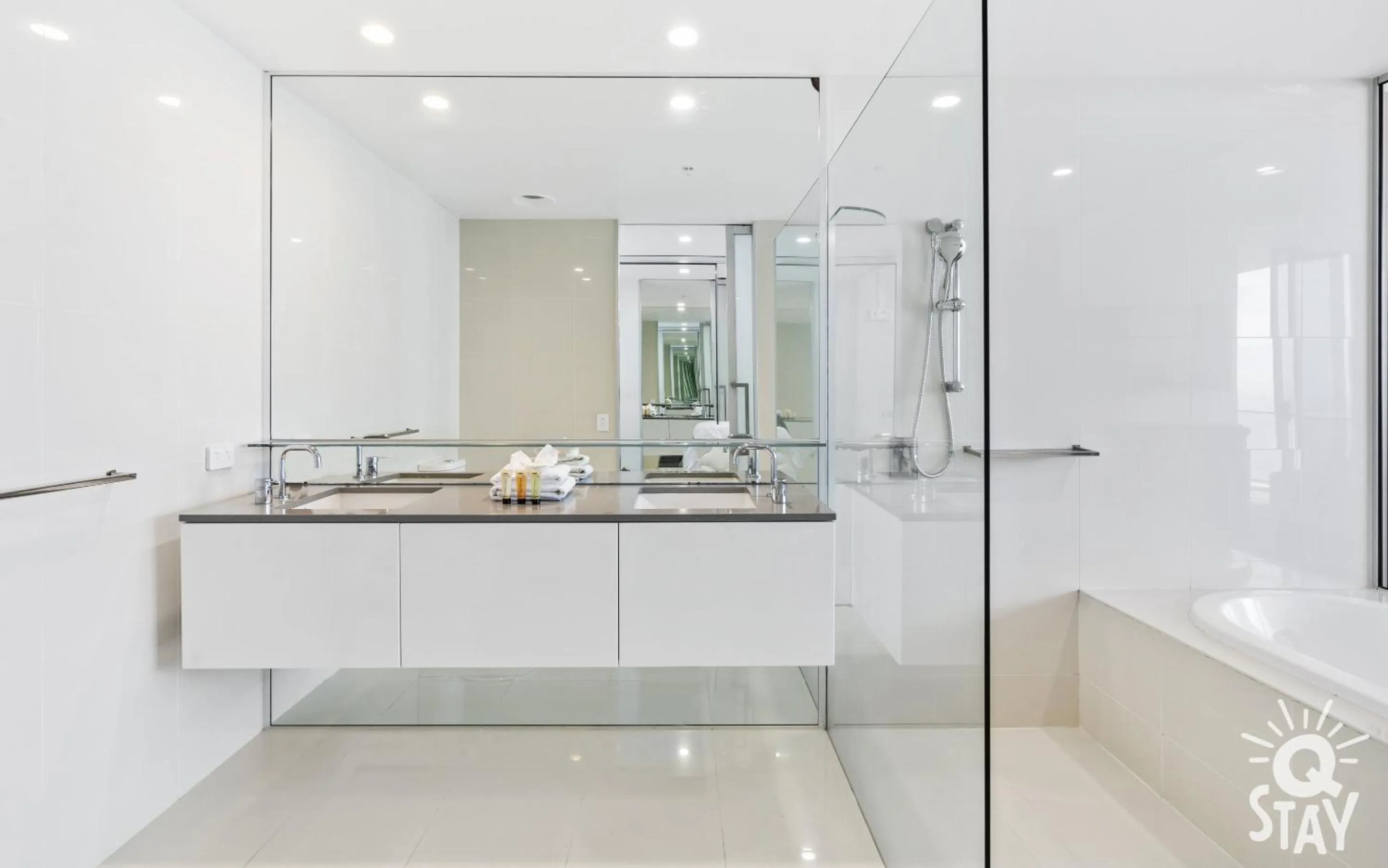 Bathroom in Circle on Cavill - QStay