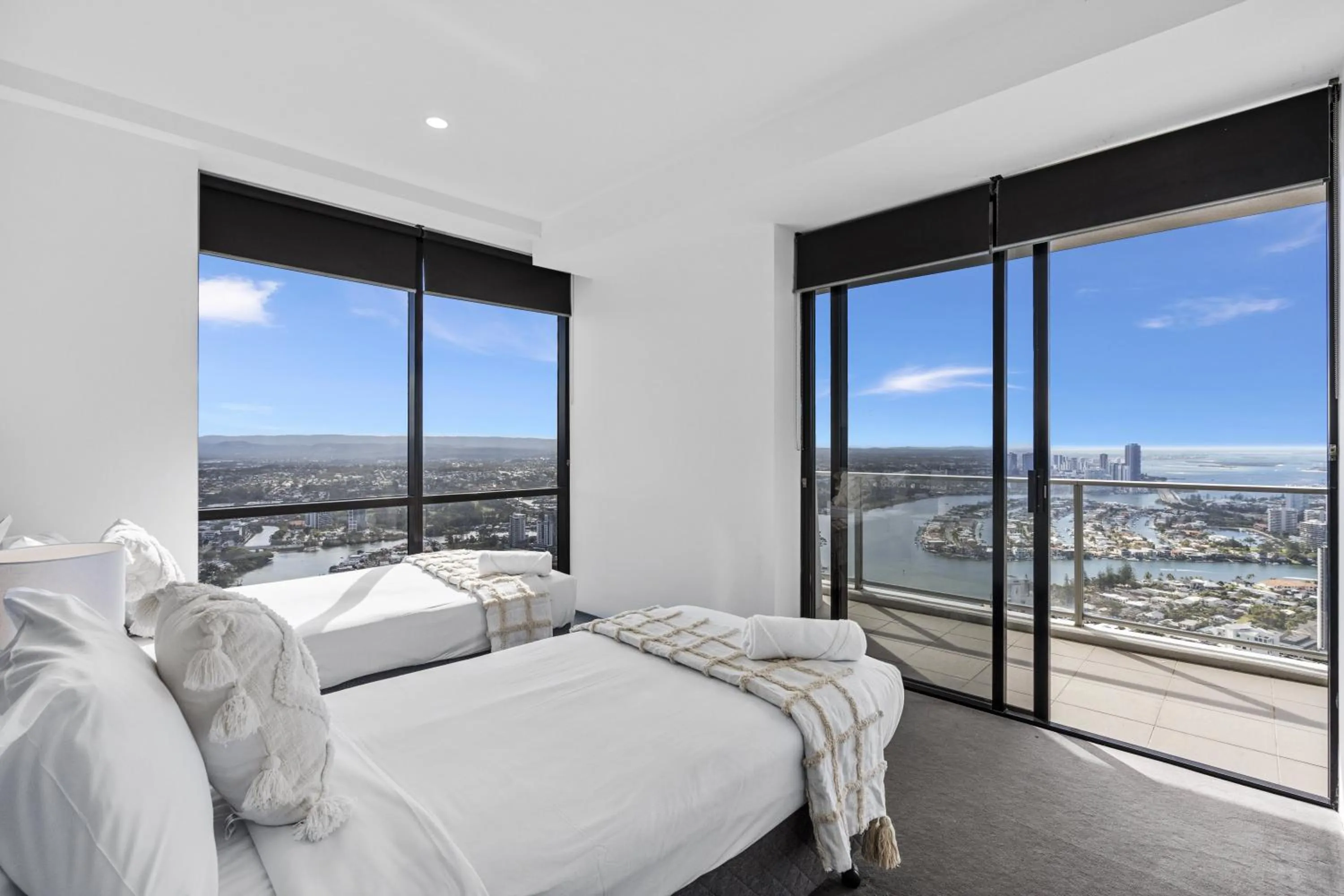 Bedroom, Bed in Circle on Cavill - QStay