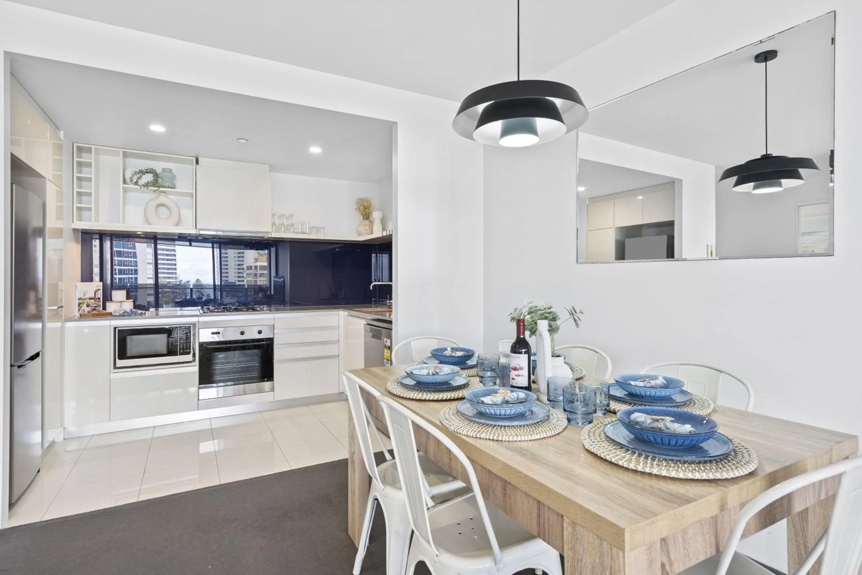 Dining area in Circle on Cavill - QStay