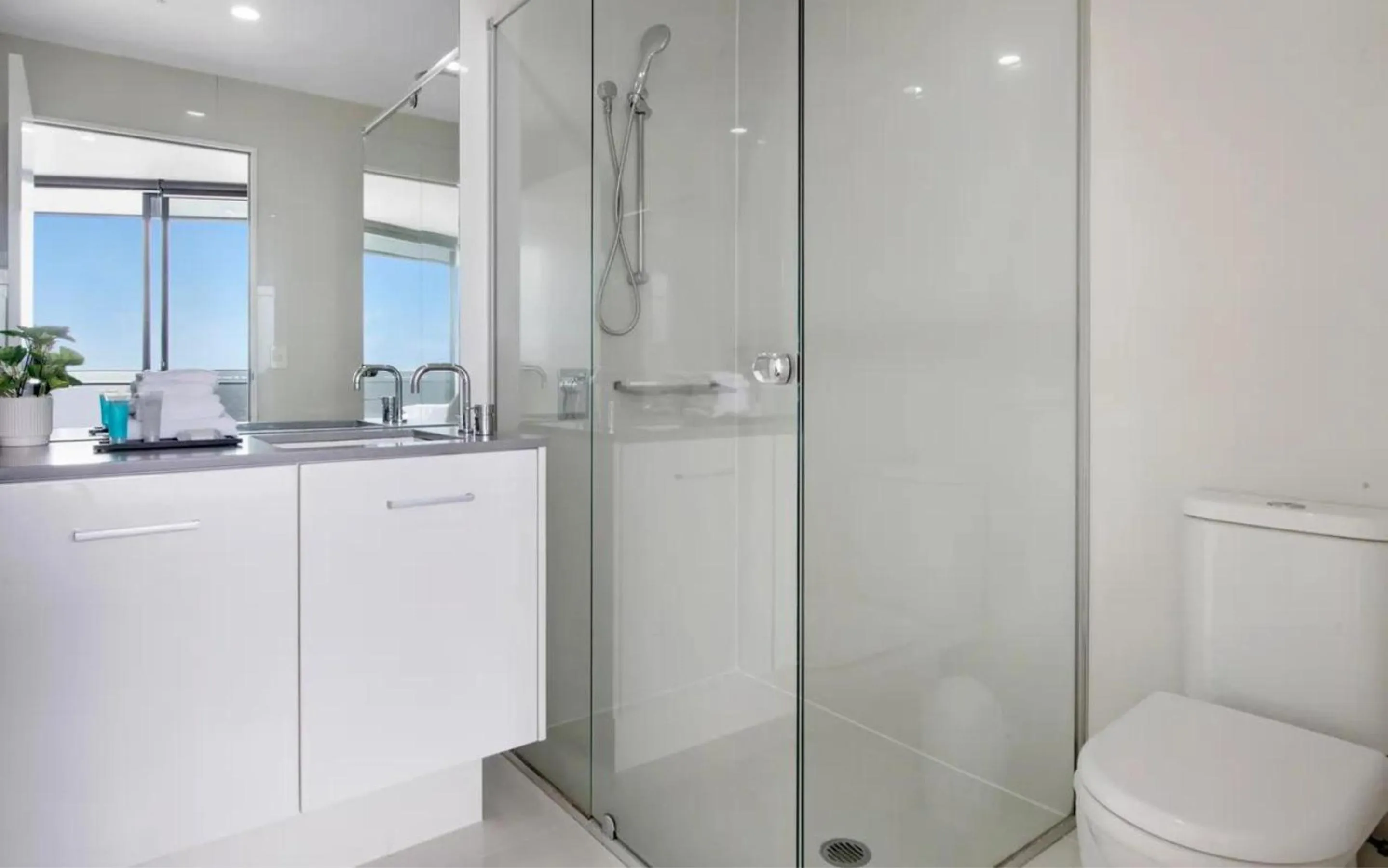 Bathroom in Circle on Cavill - QStay