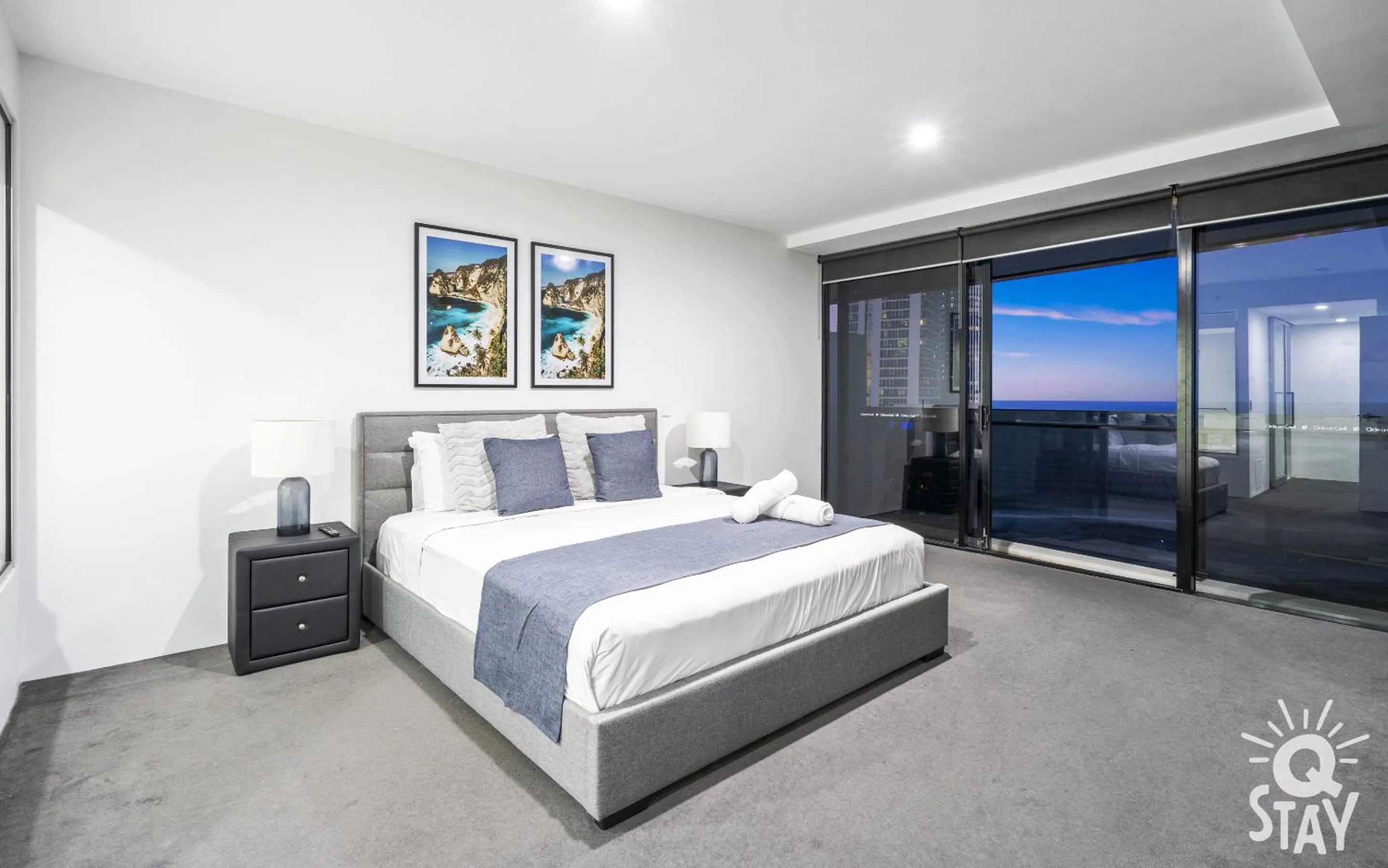 Bedroom, Bed in Circle on Cavill - QStay