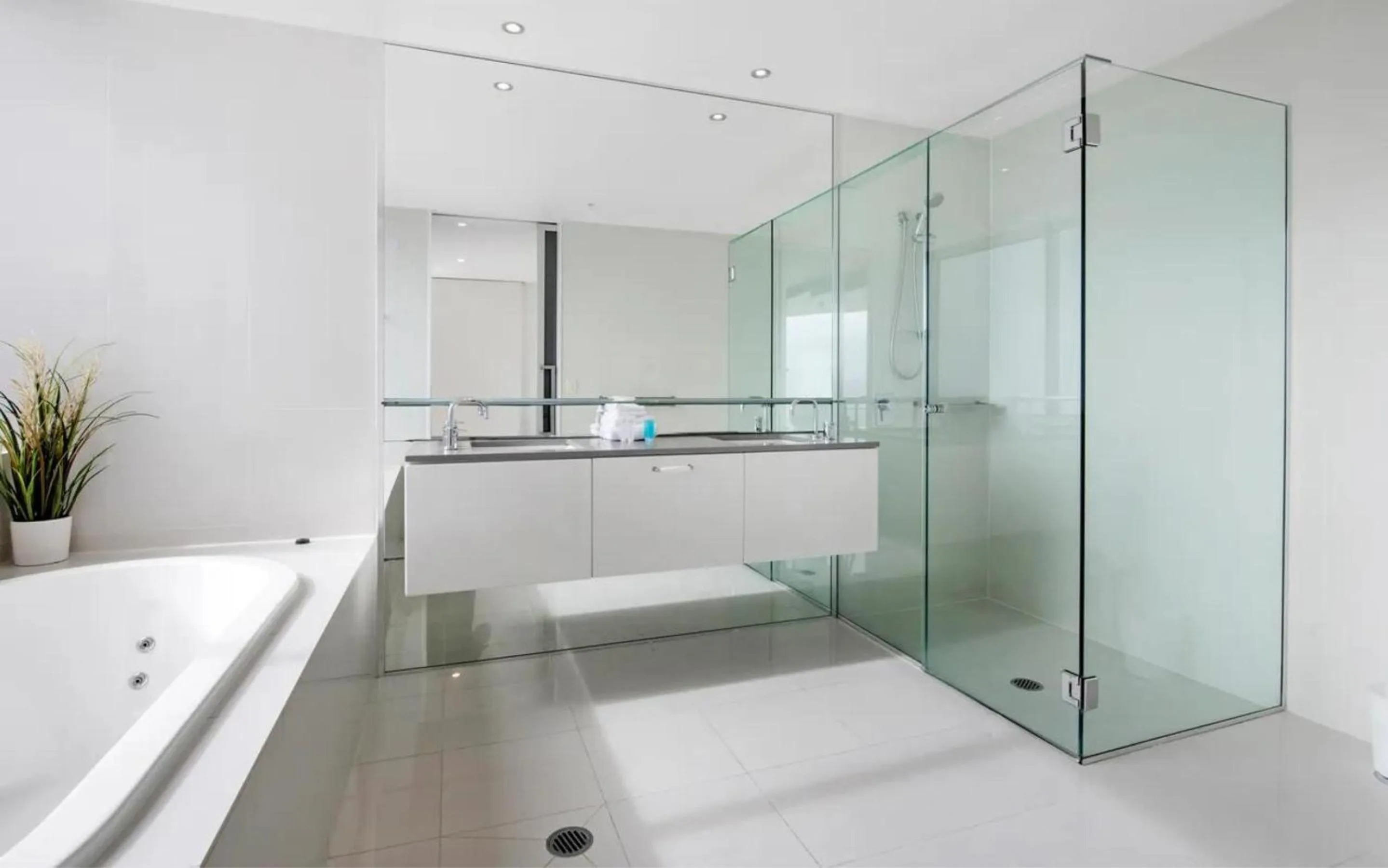 Bathroom in Circle on Cavill - QStay