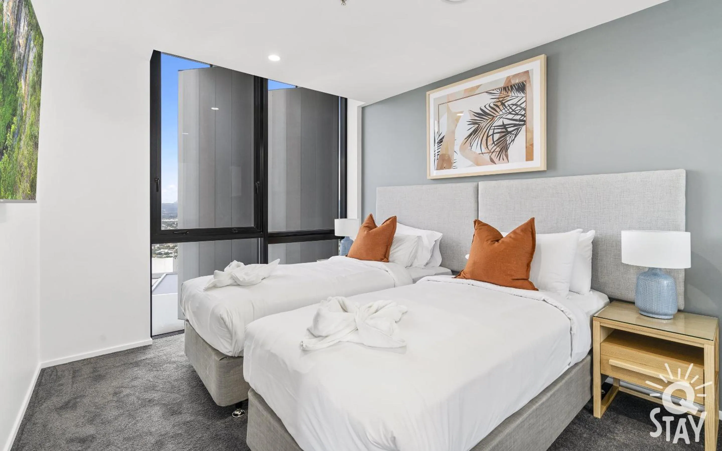 Bedroom, Bed in Circle on Cavill - QStay