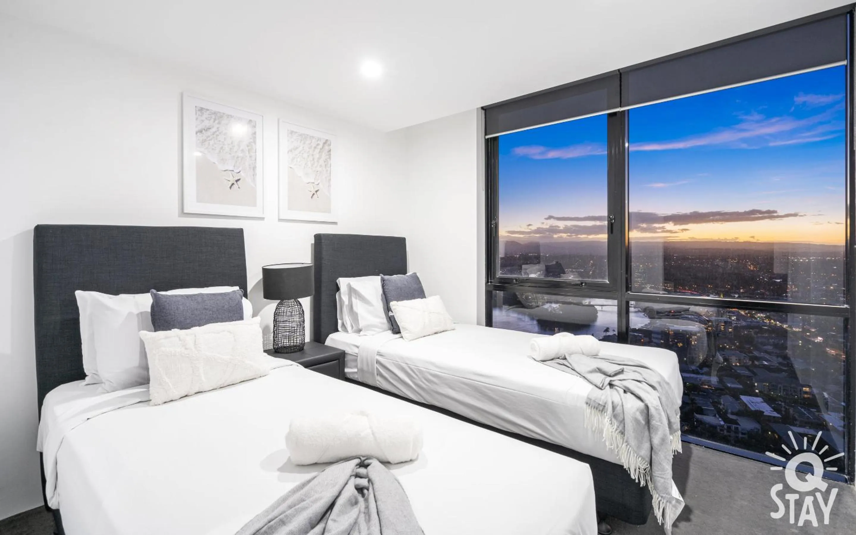 Bedroom, Bed in Circle on Cavill - QStay