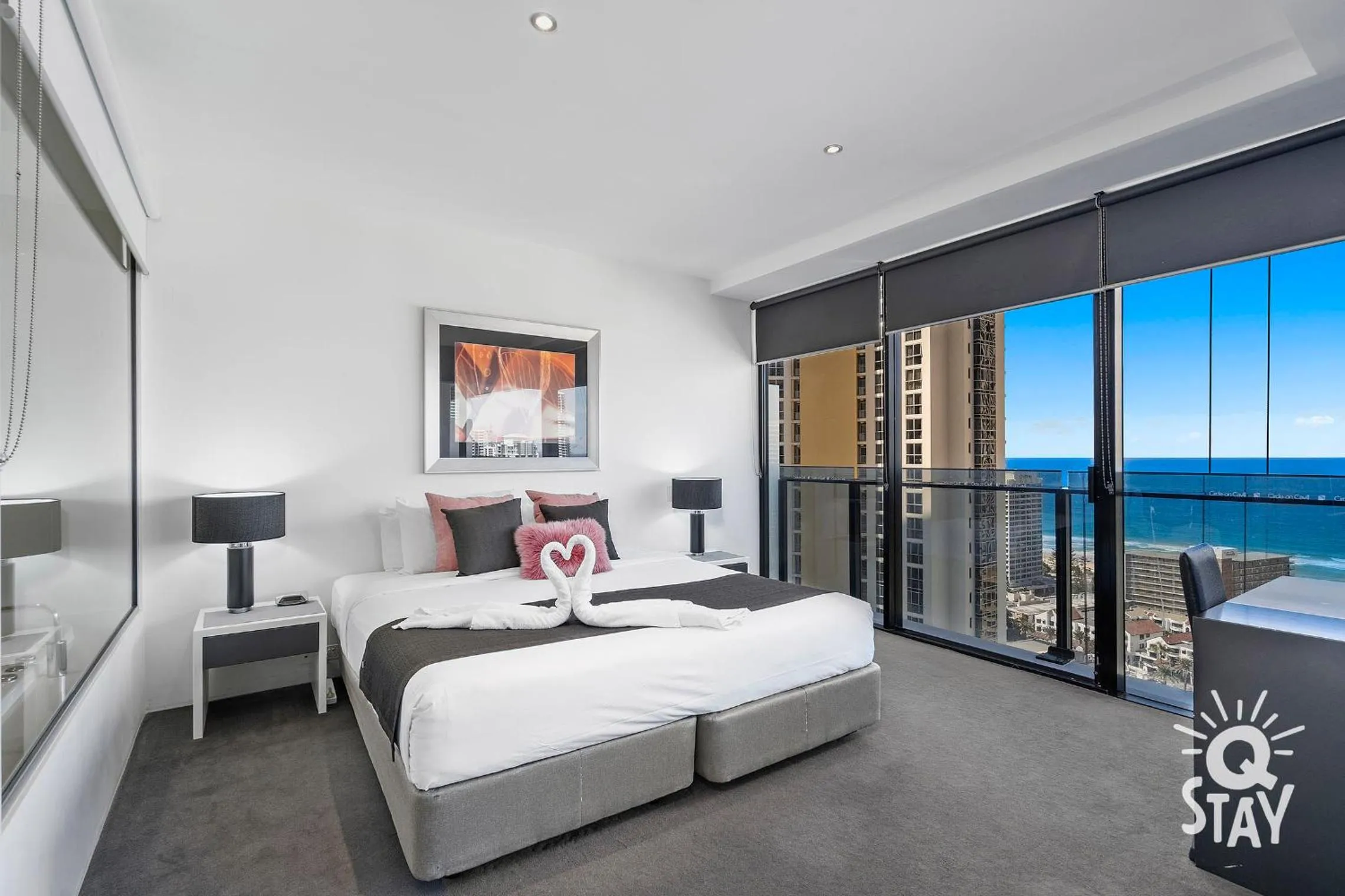 Bedroom, Bed in Circle on Cavill - QStay