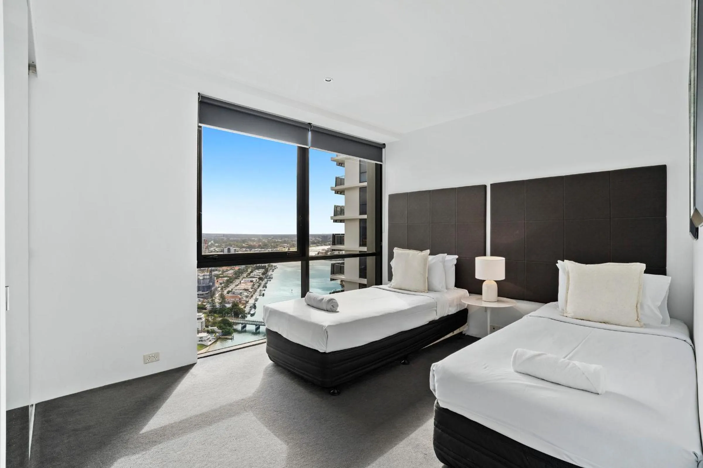 Bedroom, Bed in Circle on Cavill - QStay