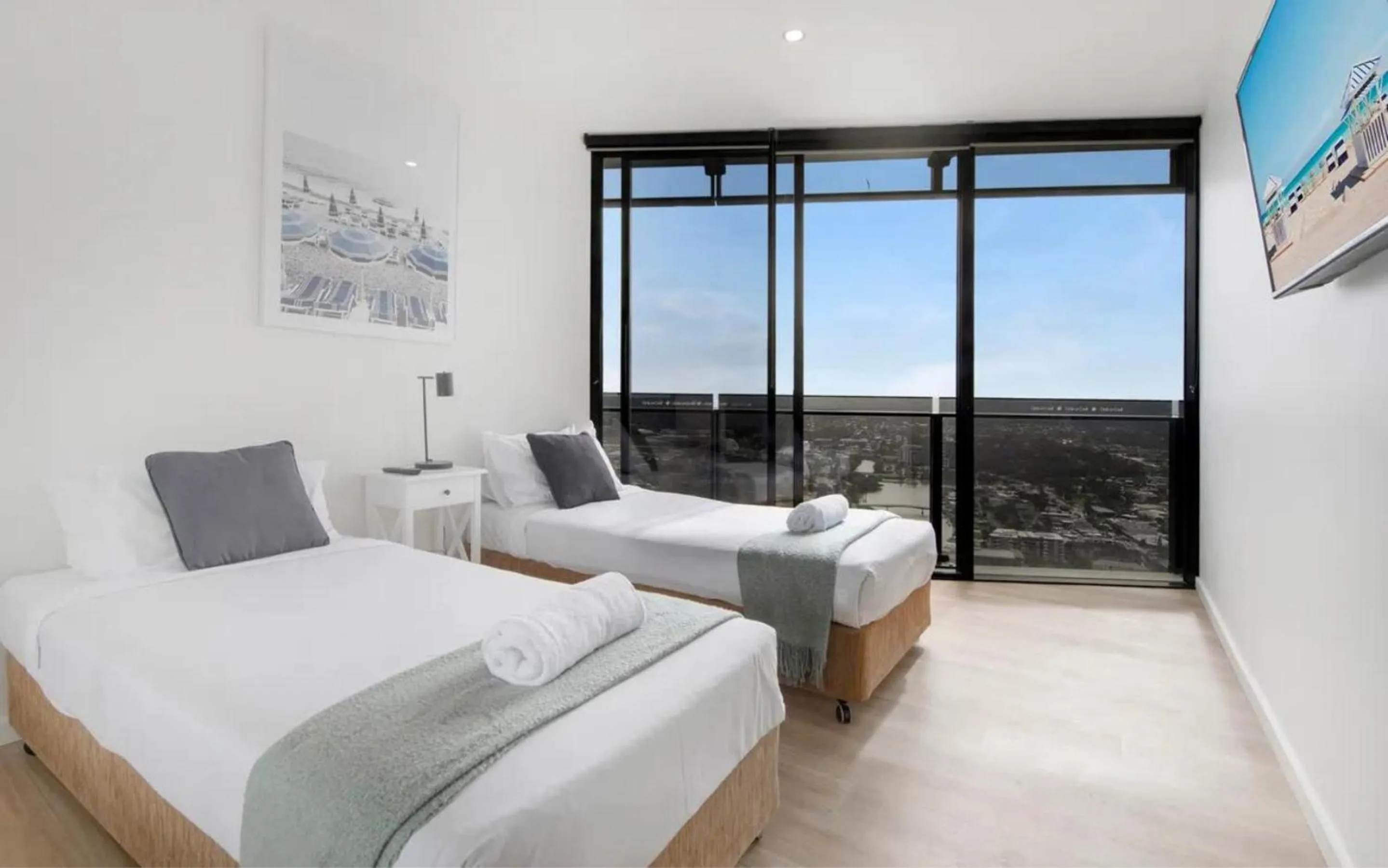 Bedroom, Bed in Circle on Cavill - QStay