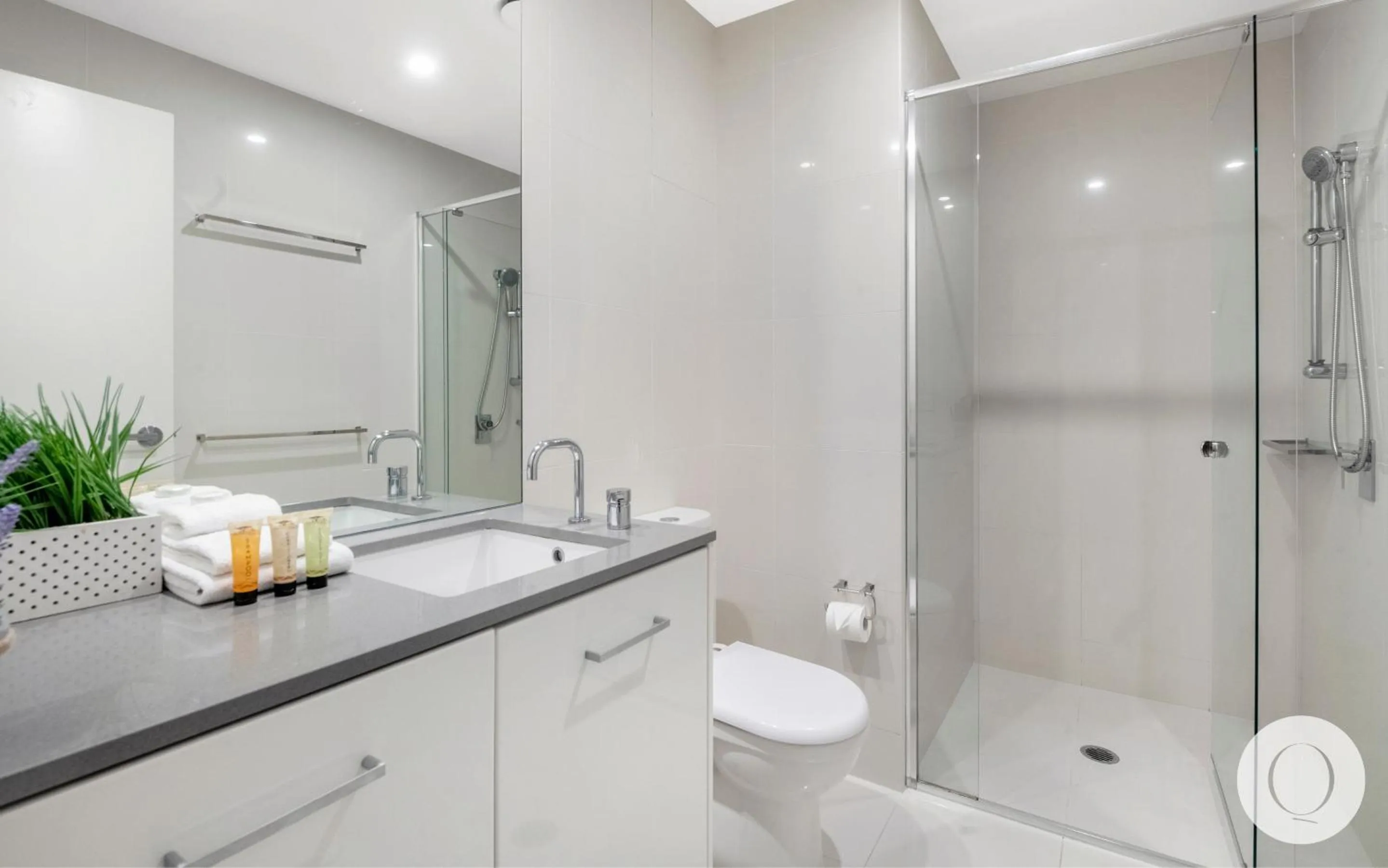 Bathroom in Circle on Cavill - QStay