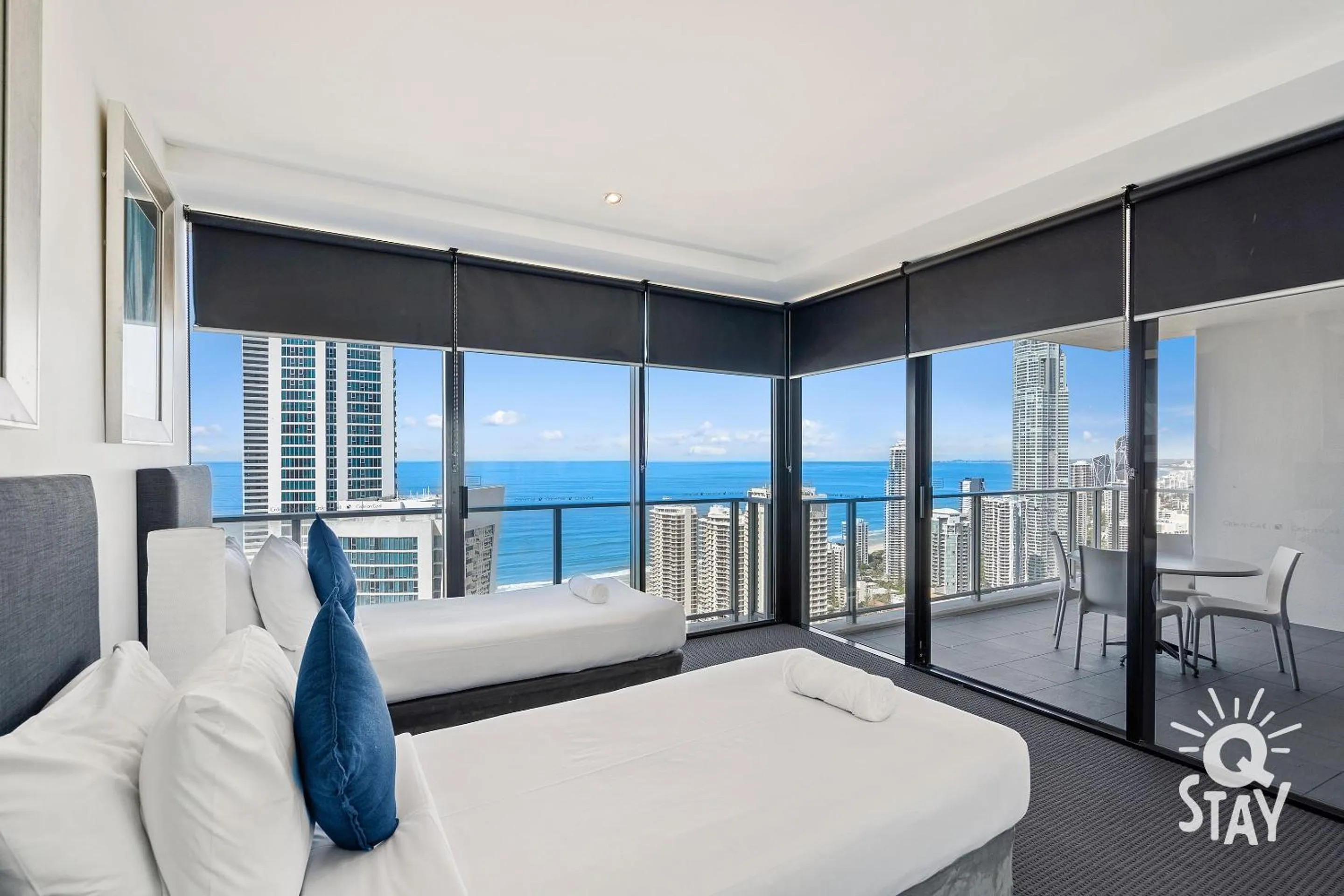 Bedroom, Bed in Circle on Cavill - QStay